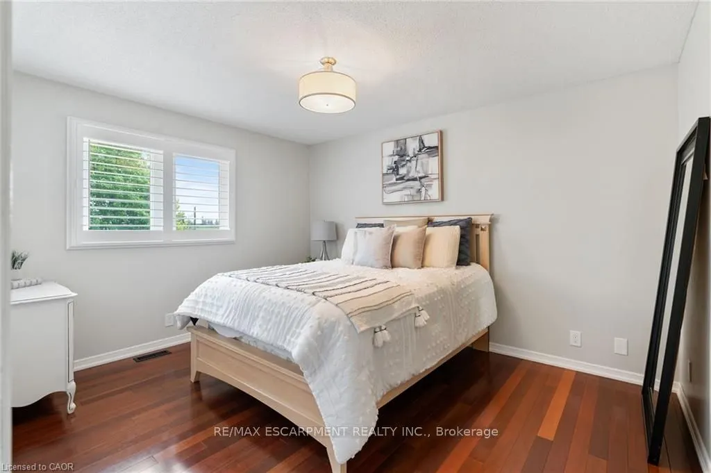 5126 Chippewa Road E