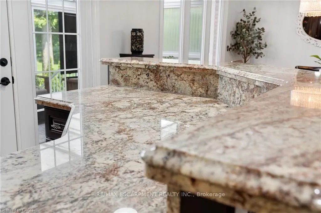 5126 Chippewa Road E