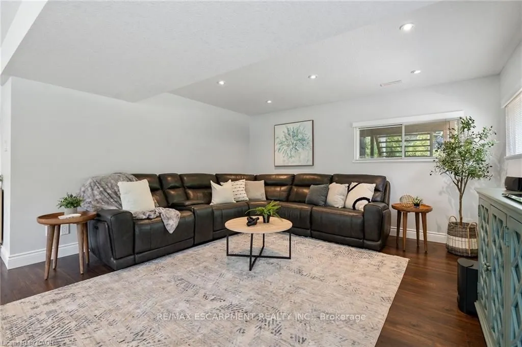 5126 Chippewa Road E