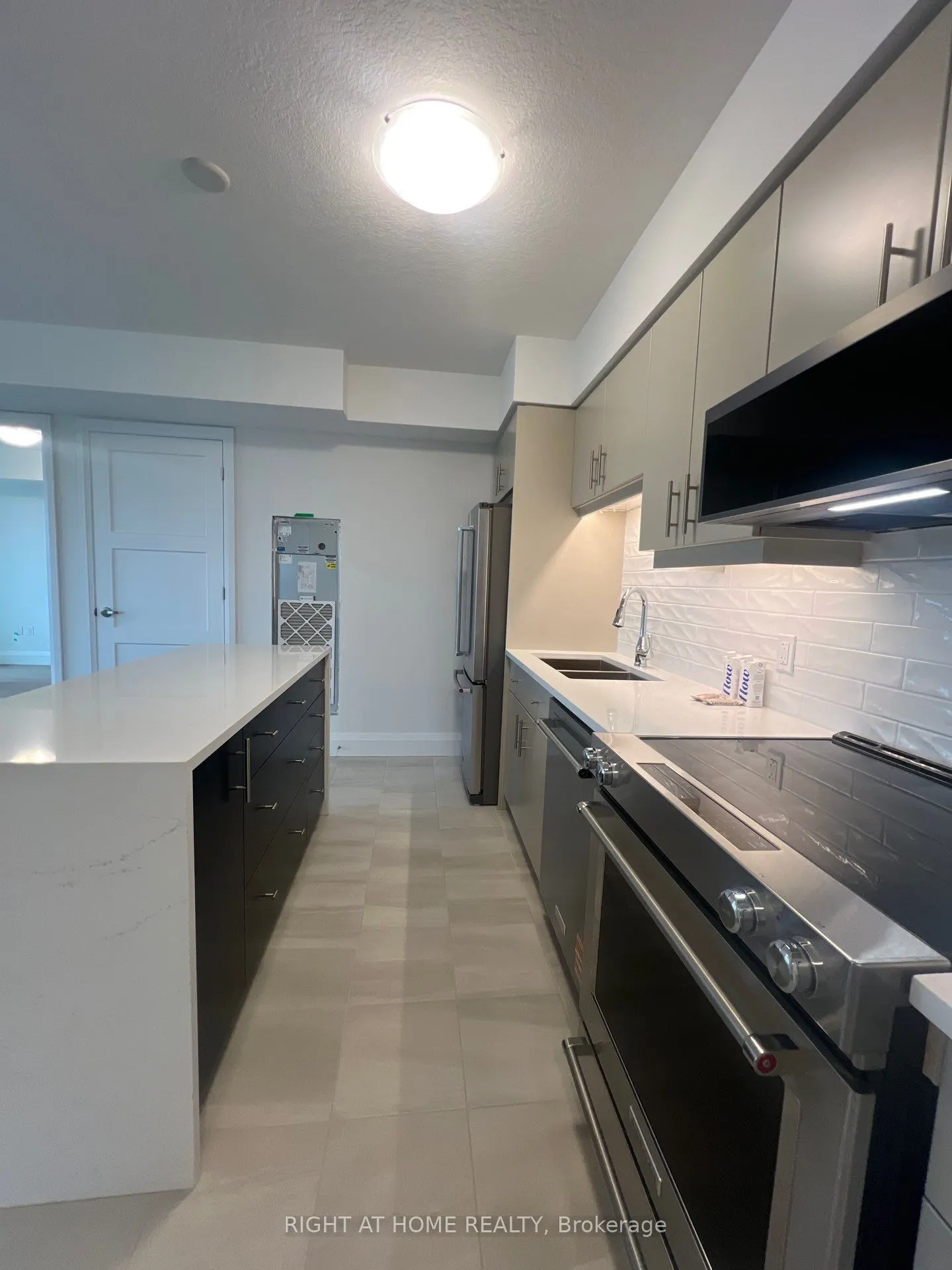 93 Arthur Street S, #1113