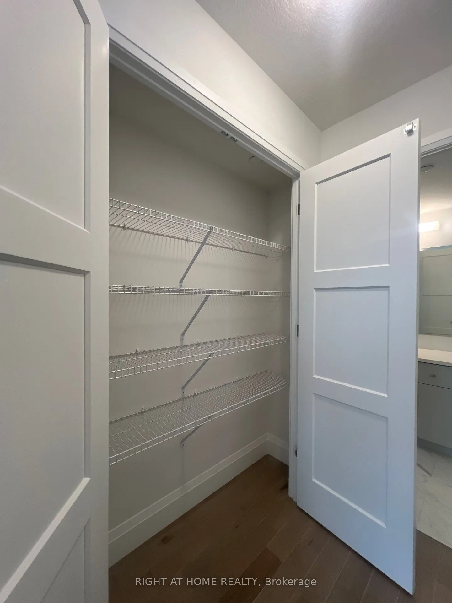 93 Arthur Street S, #1113