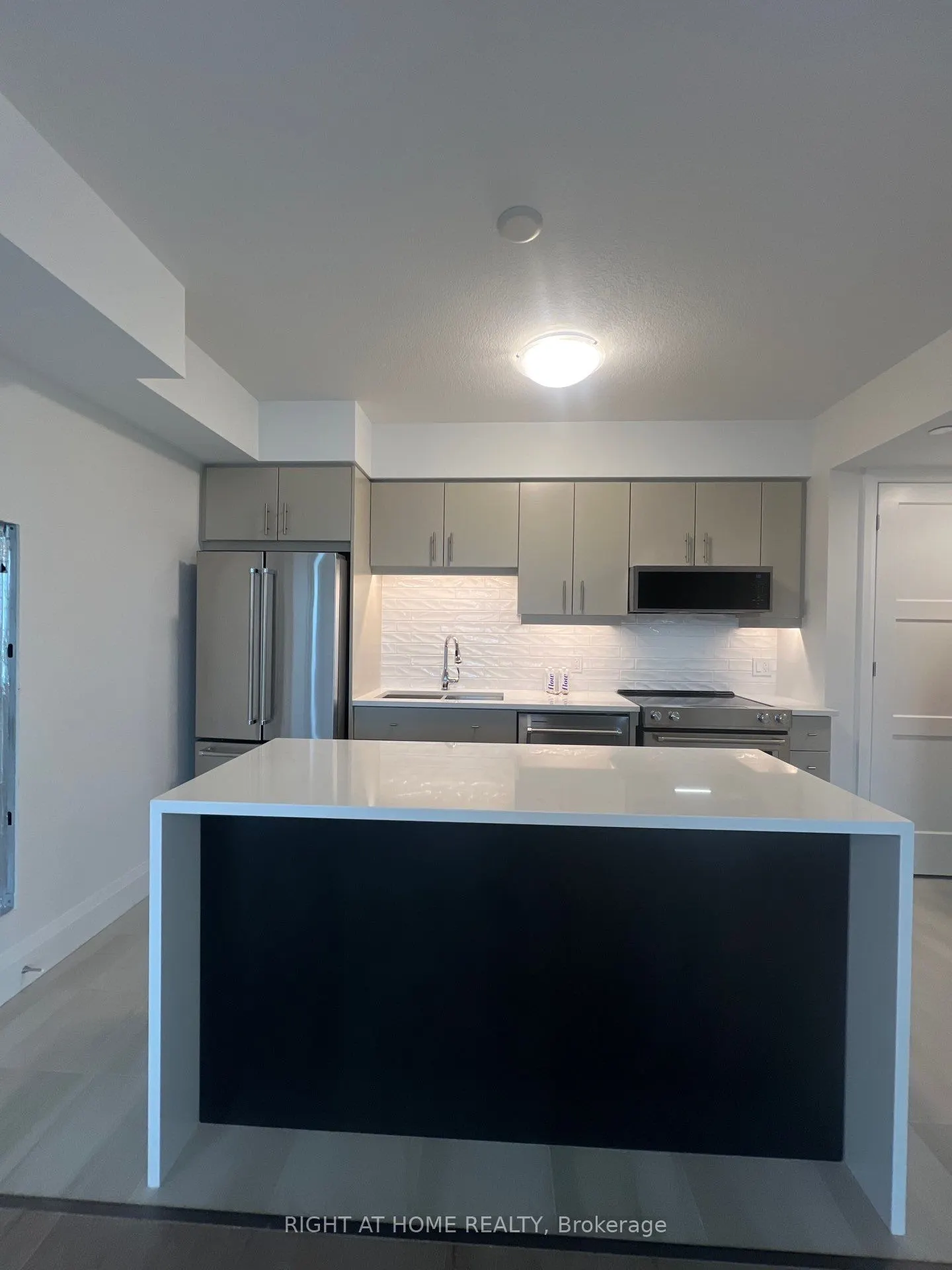 93 Arthur Street S, #1113
