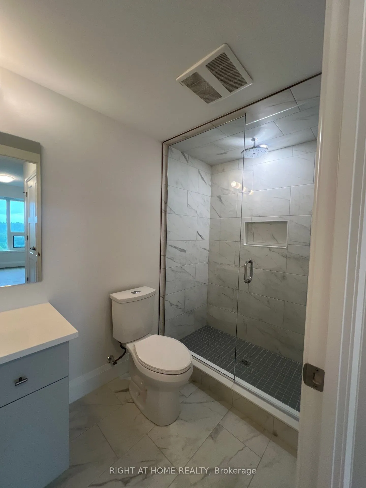 93 Arthur Street S, #1113