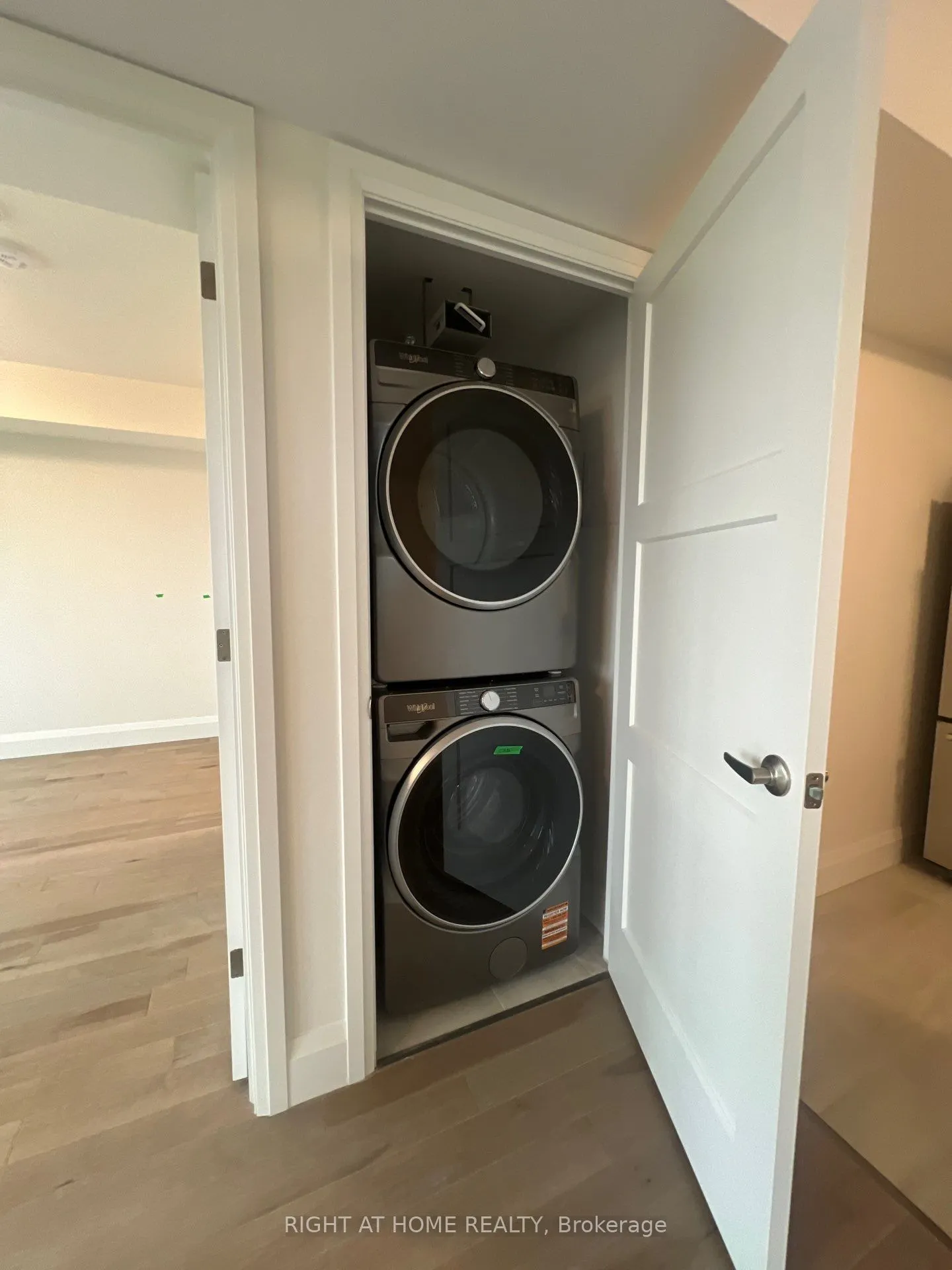 93 Arthur Street S, #1113