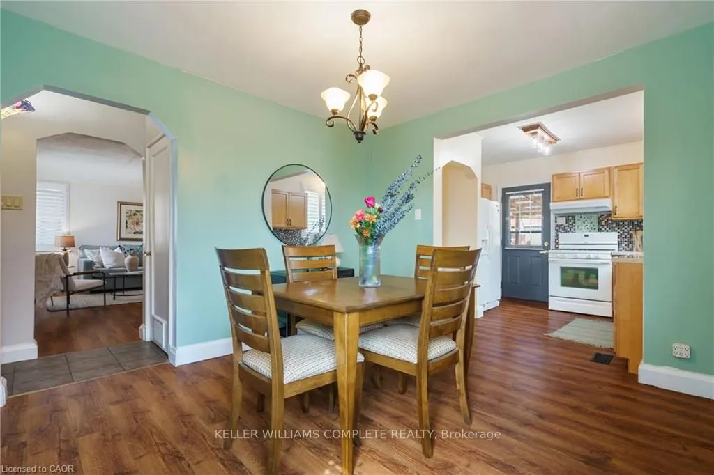 3 MONTROSE Avenue