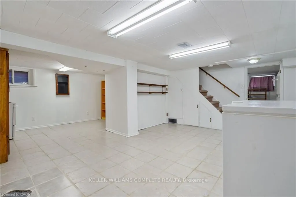 3 MONTROSE Avenue