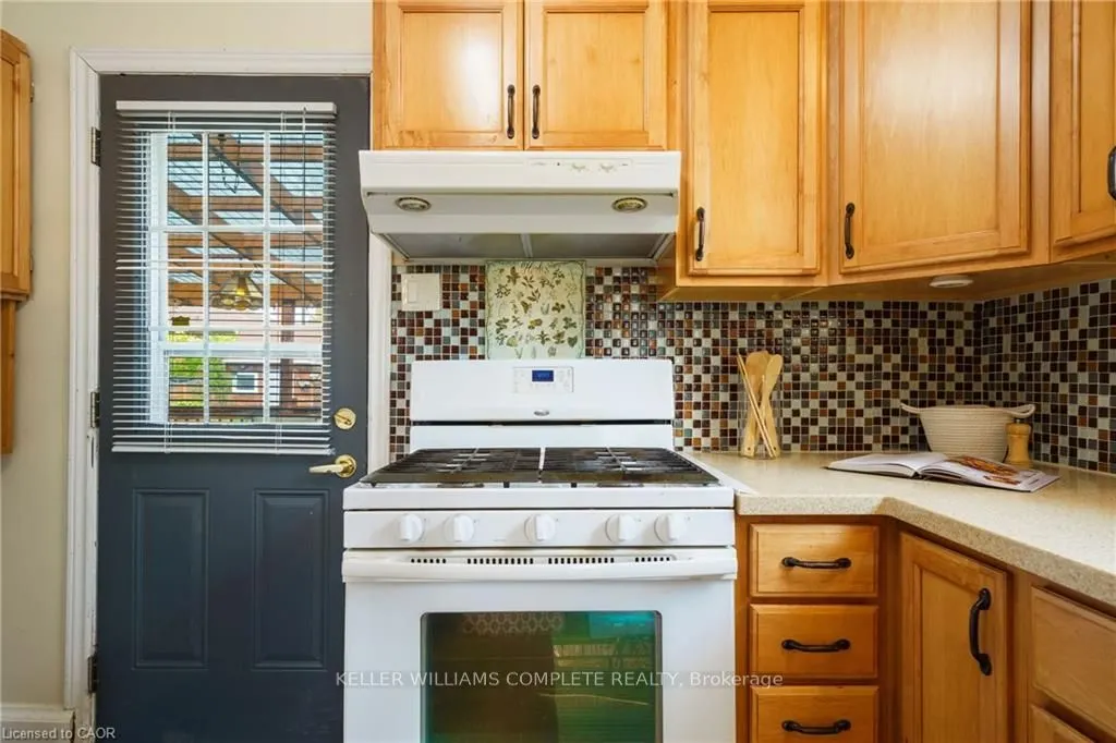 3 MONTROSE Avenue