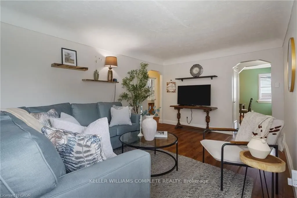 3 MONTROSE Avenue