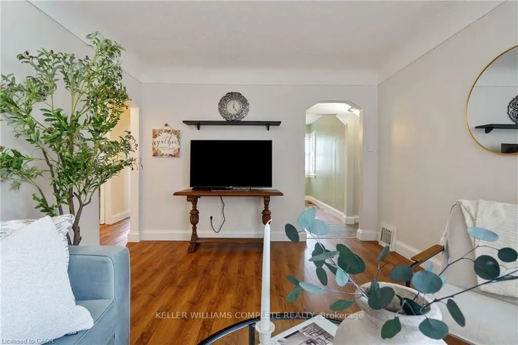 3 MONTROSE Avenue