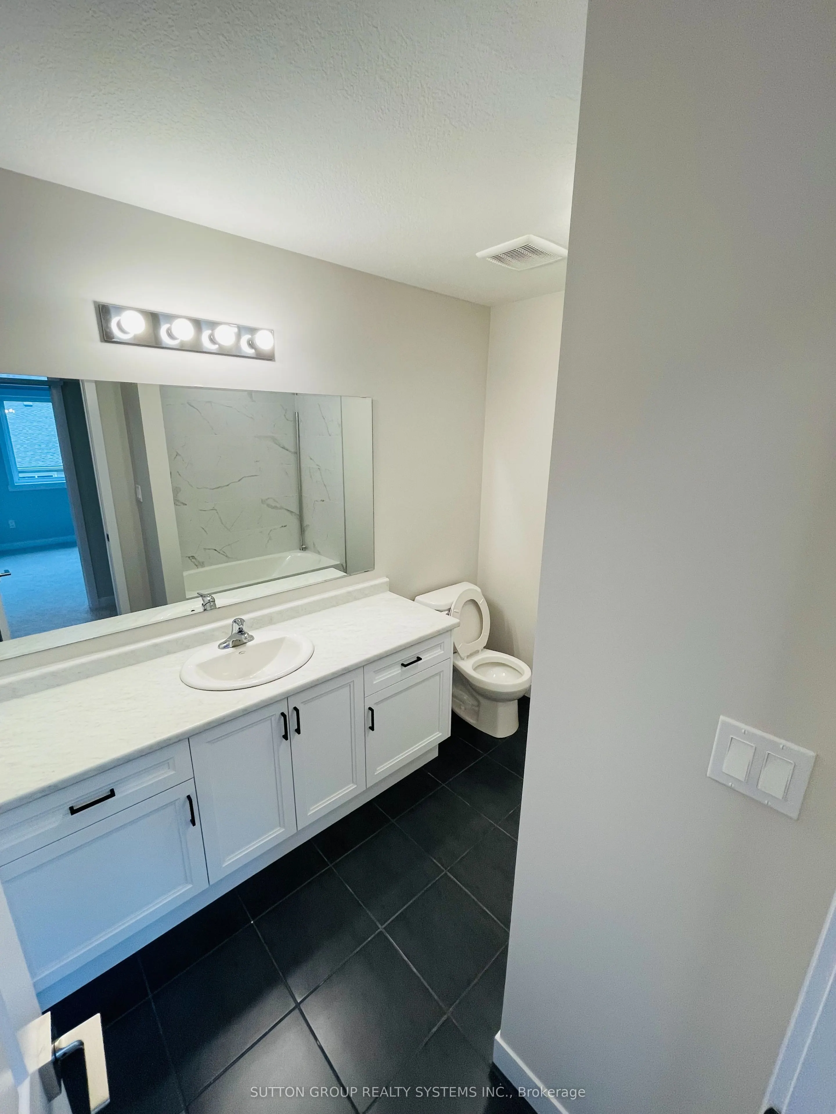 160 Stanley Street, #4