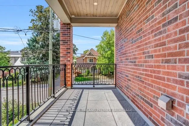 122 Wortley Road, #202