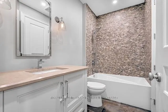 122 Wortley Road, #202