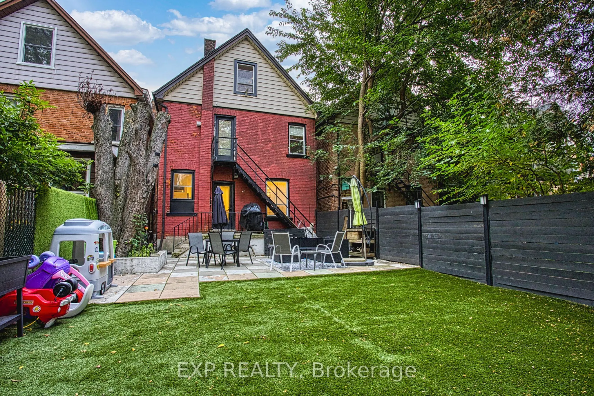 176 Emerald Street S