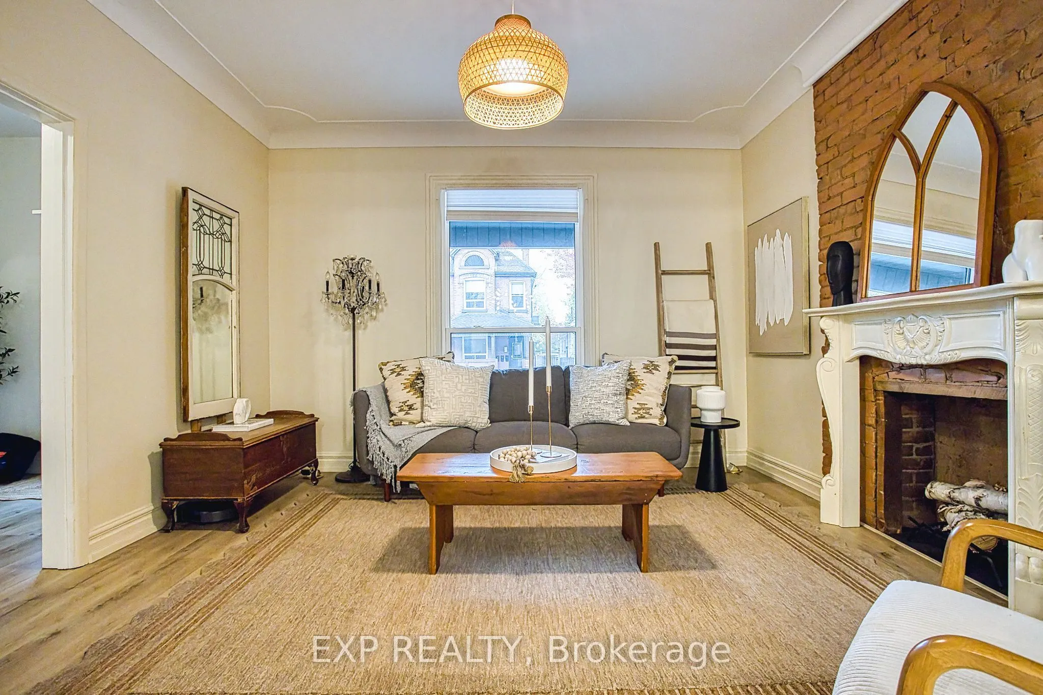 176 Emerald Street S