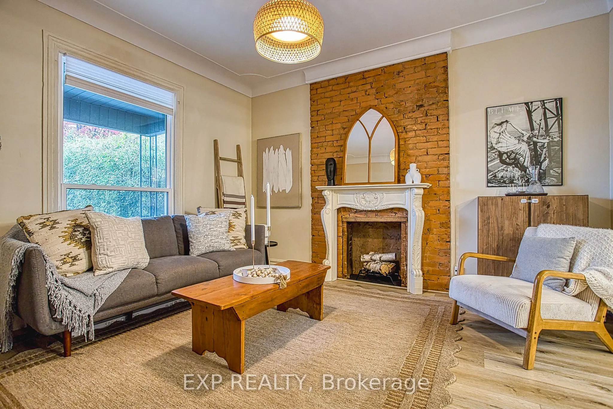 176 Emerald Street S