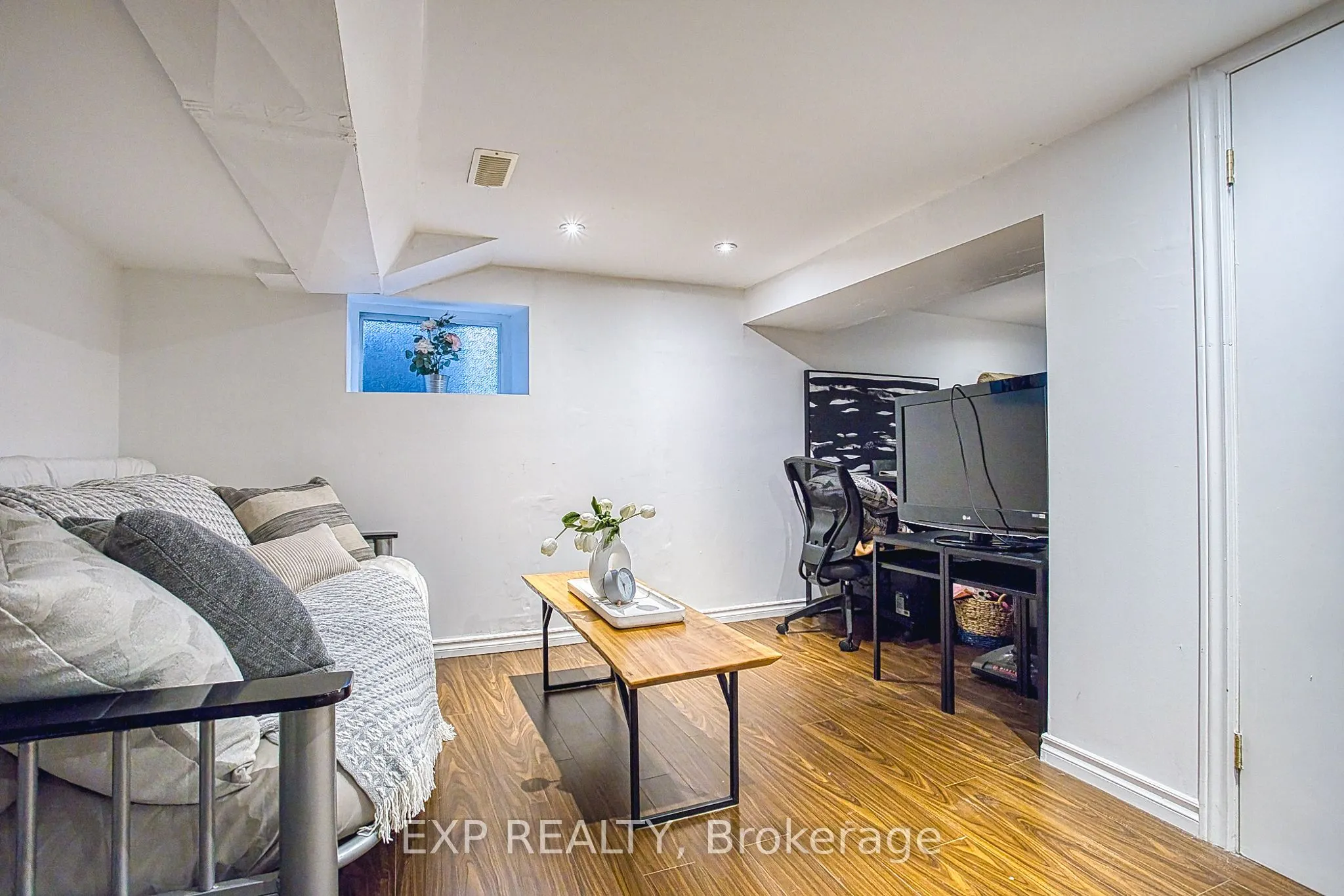 176 Emerald Street S