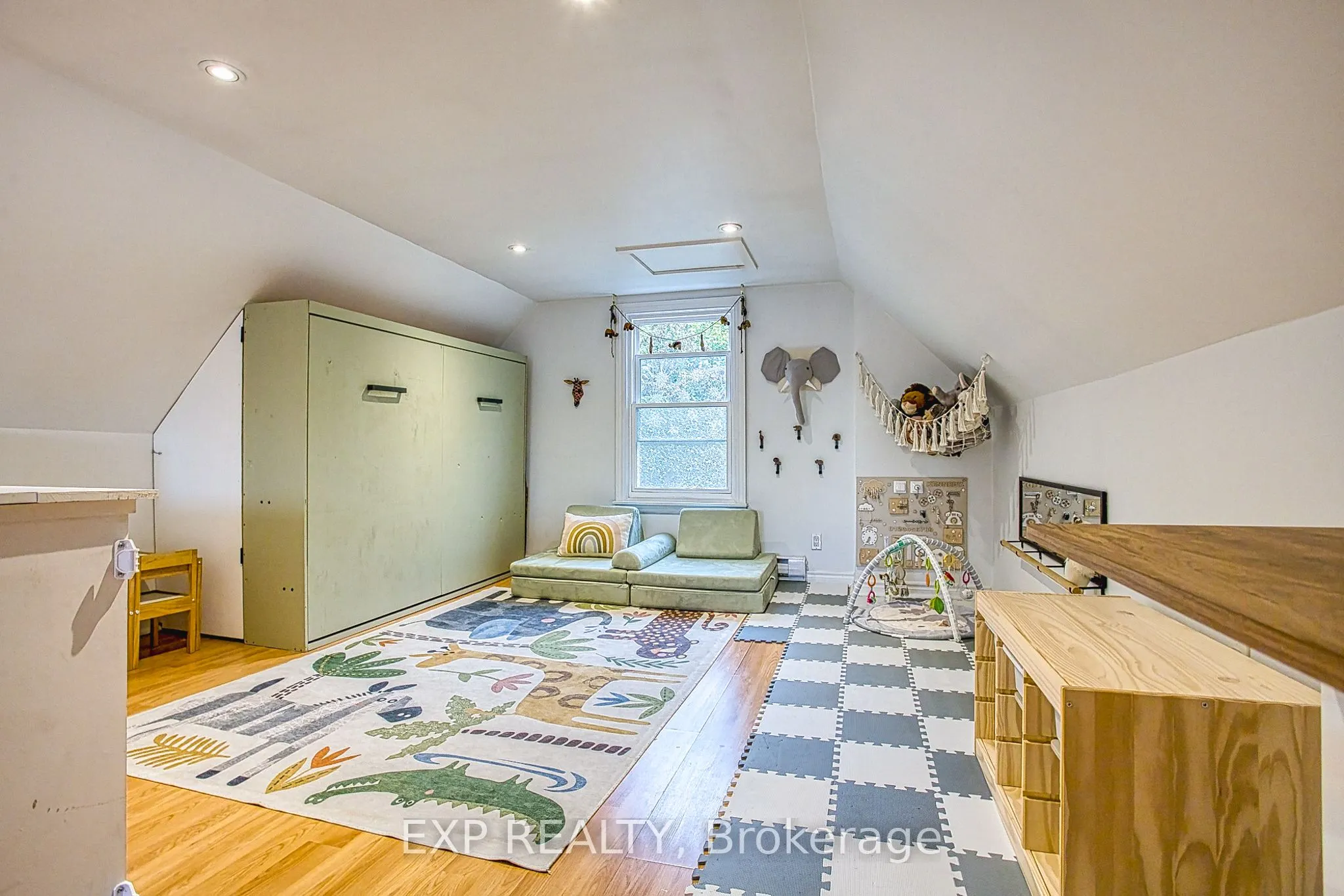 176 Emerald Street S