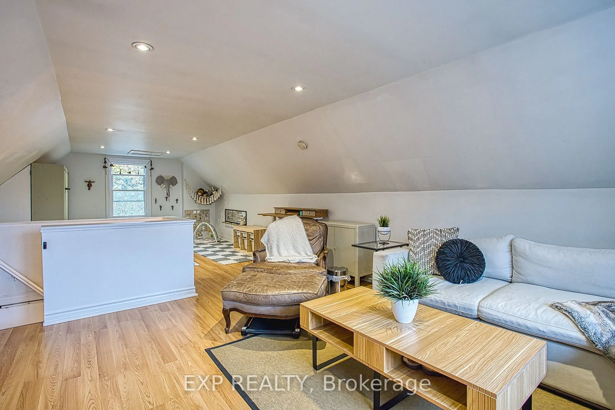 176 Emerald Street S