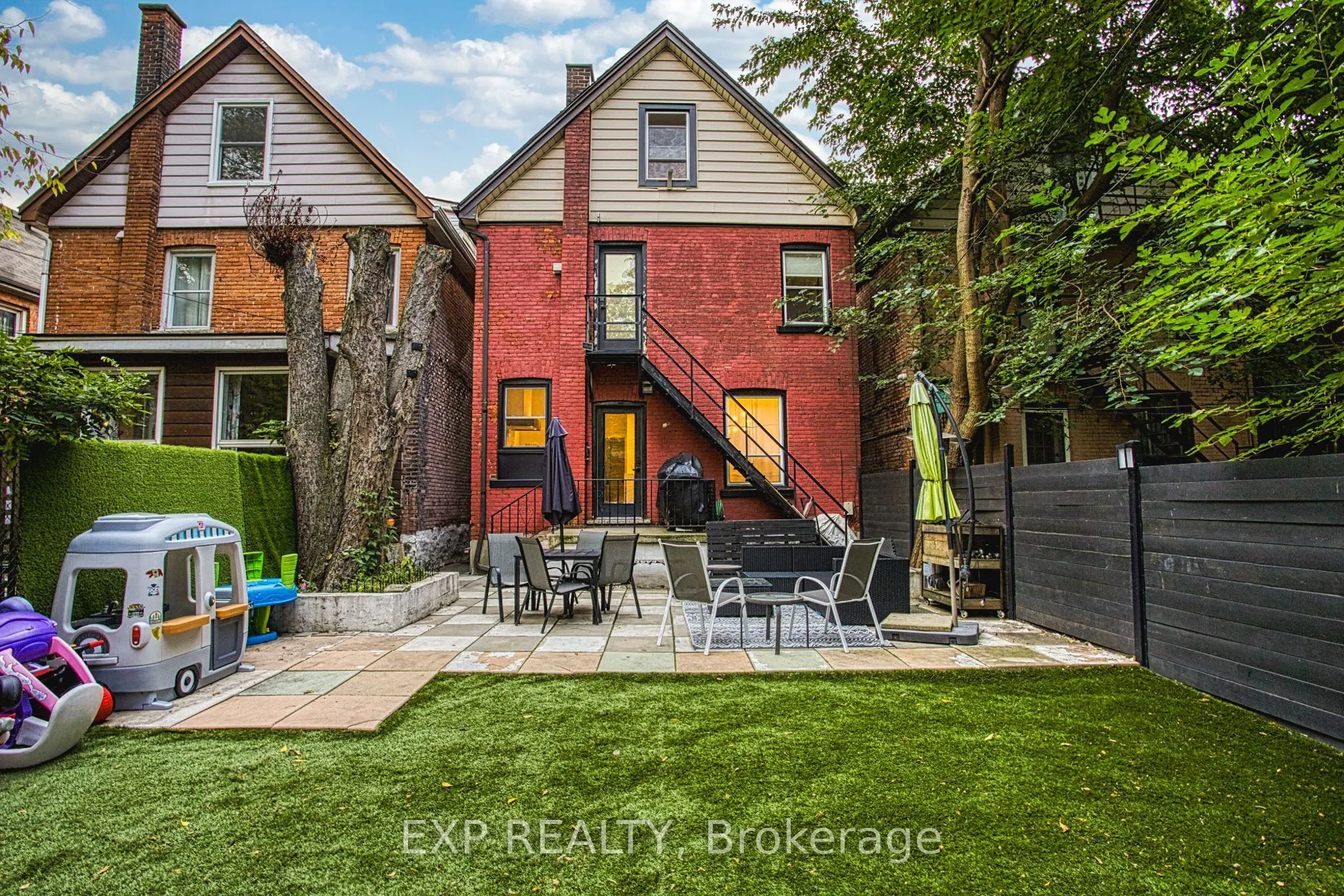 176 Emerald Street S