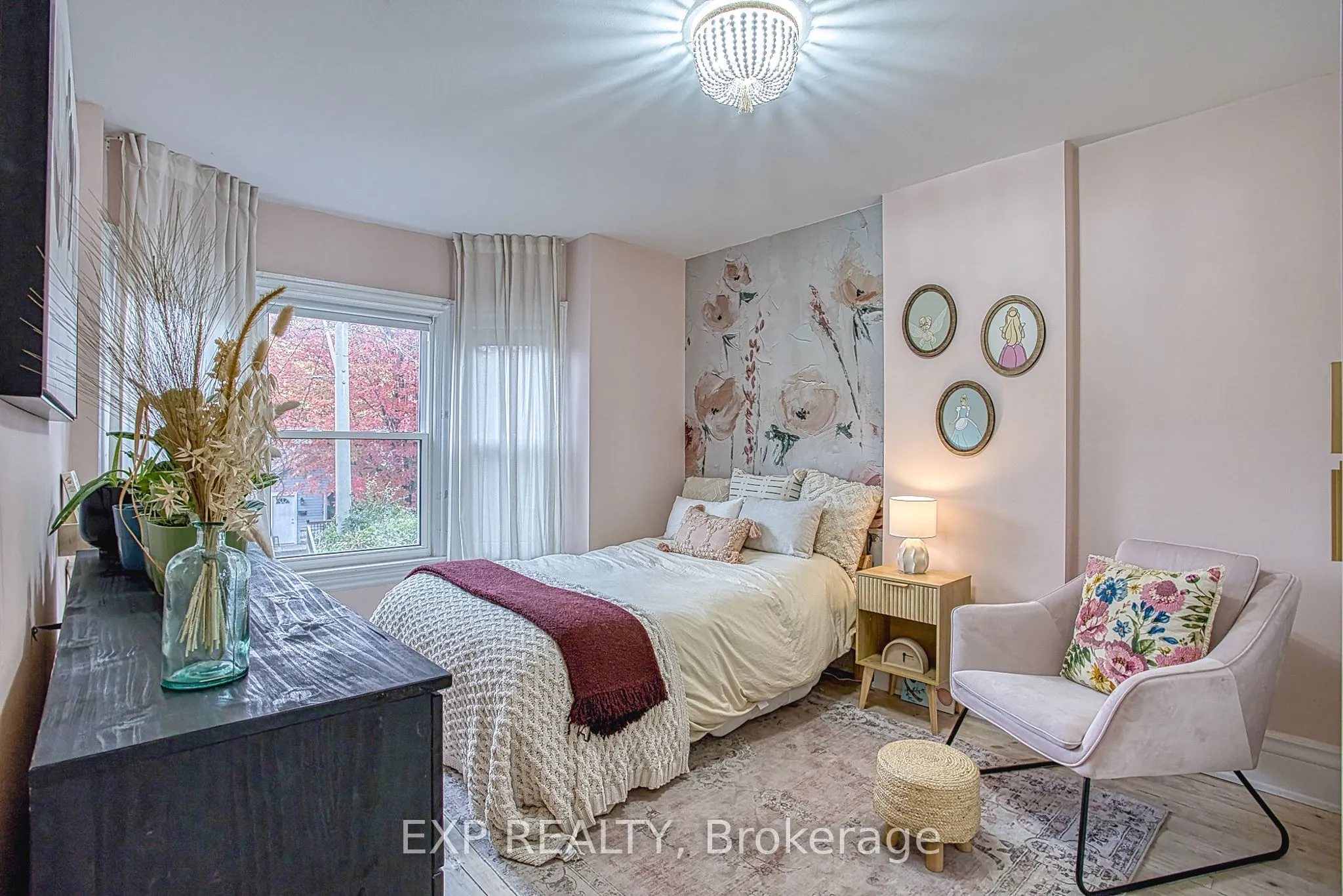 176 Emerald Street S