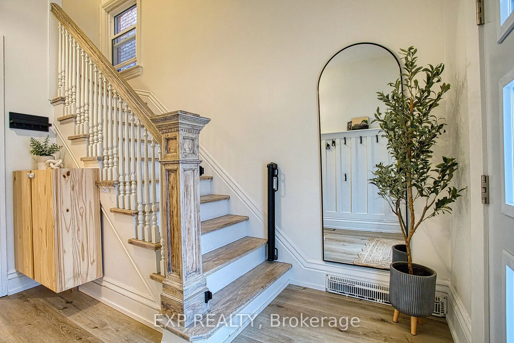 176 Emerald Street S