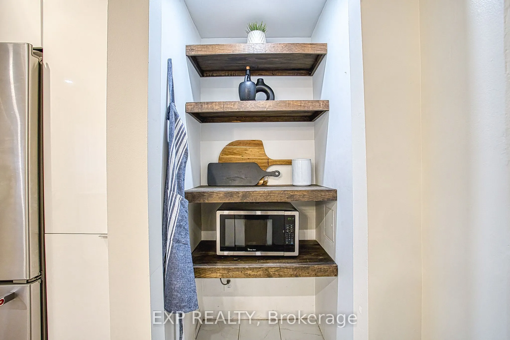 176 Emerald Street S