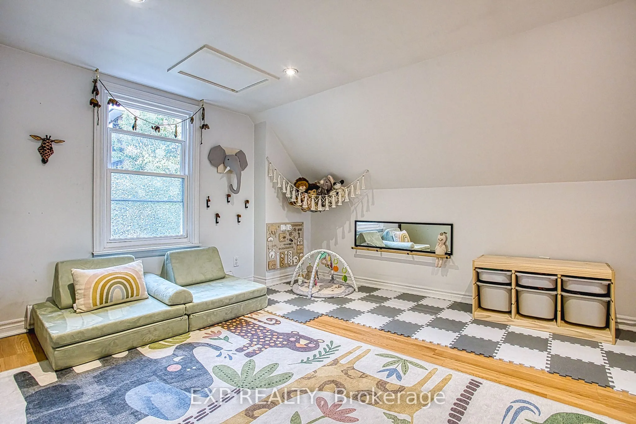 176 Emerald Street S