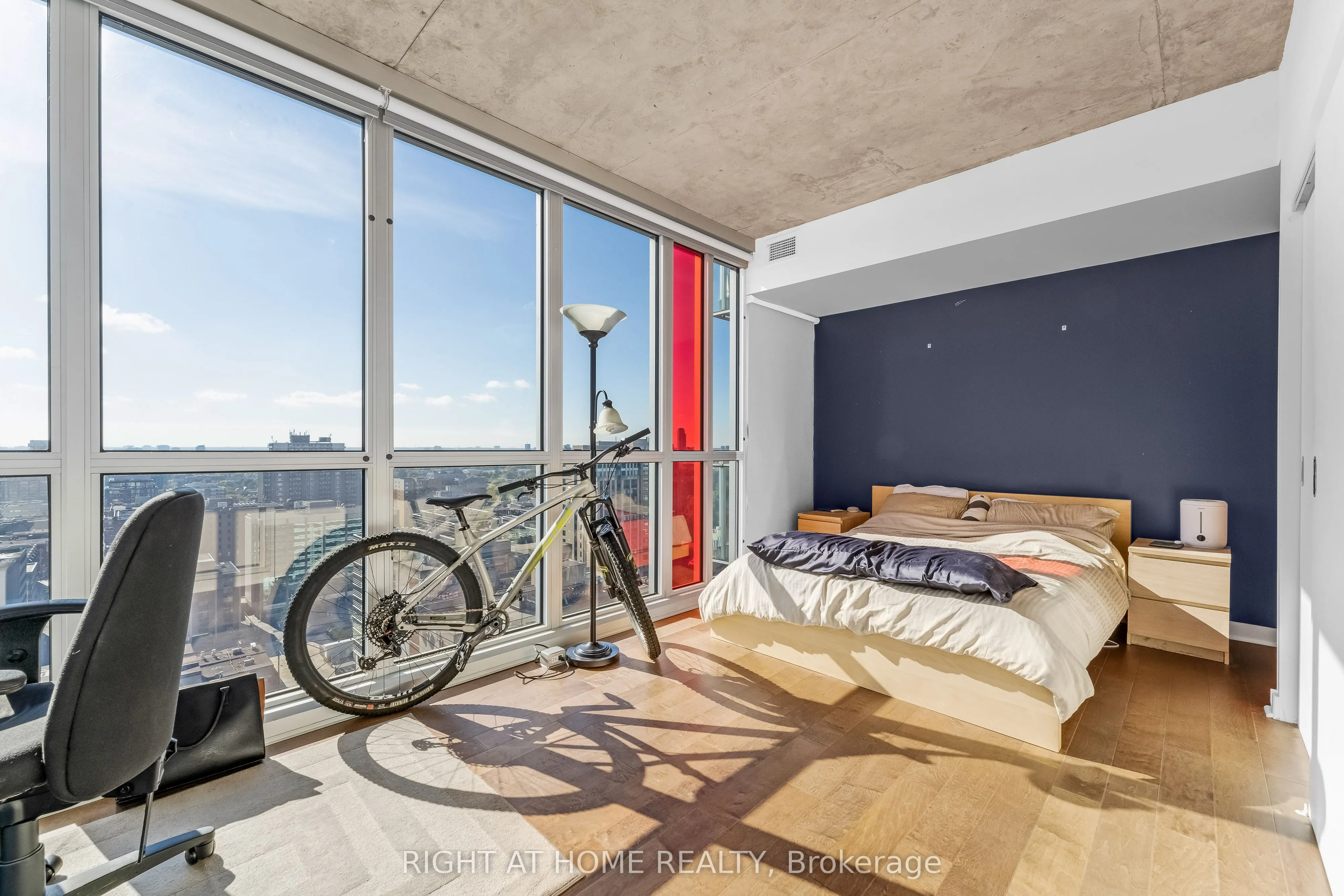 324 Laurier Avenue W, #2010