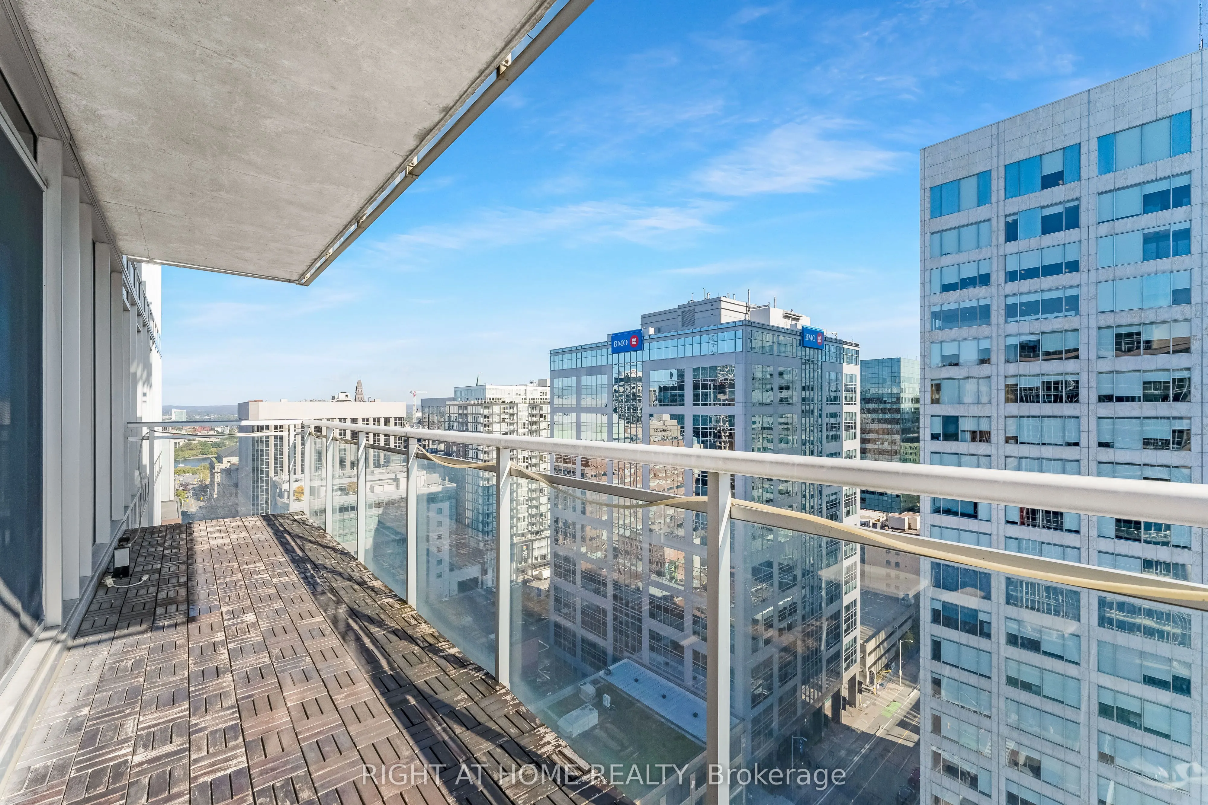 324 Laurier Avenue W, #2010