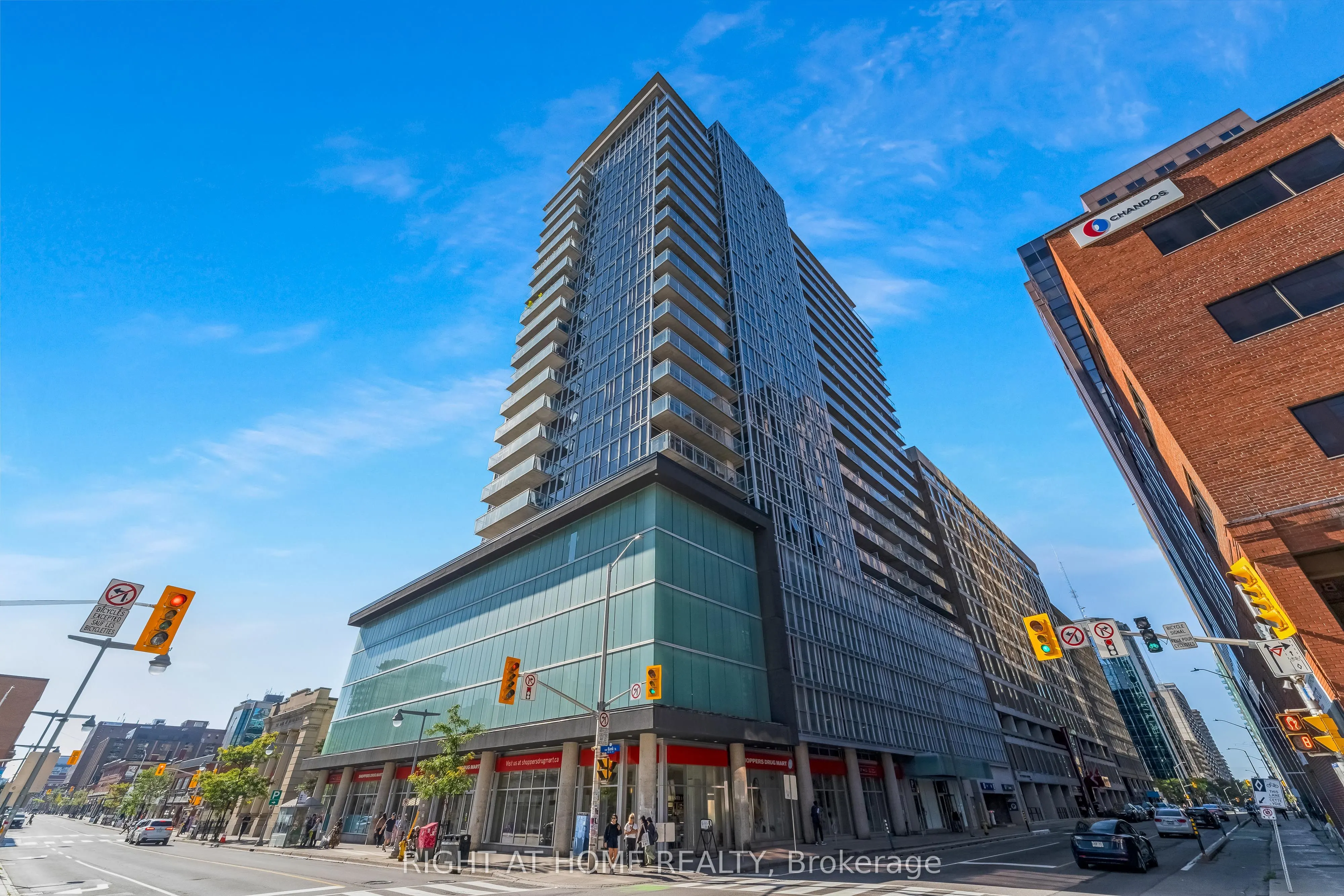324 Laurier Avenue W, #2010