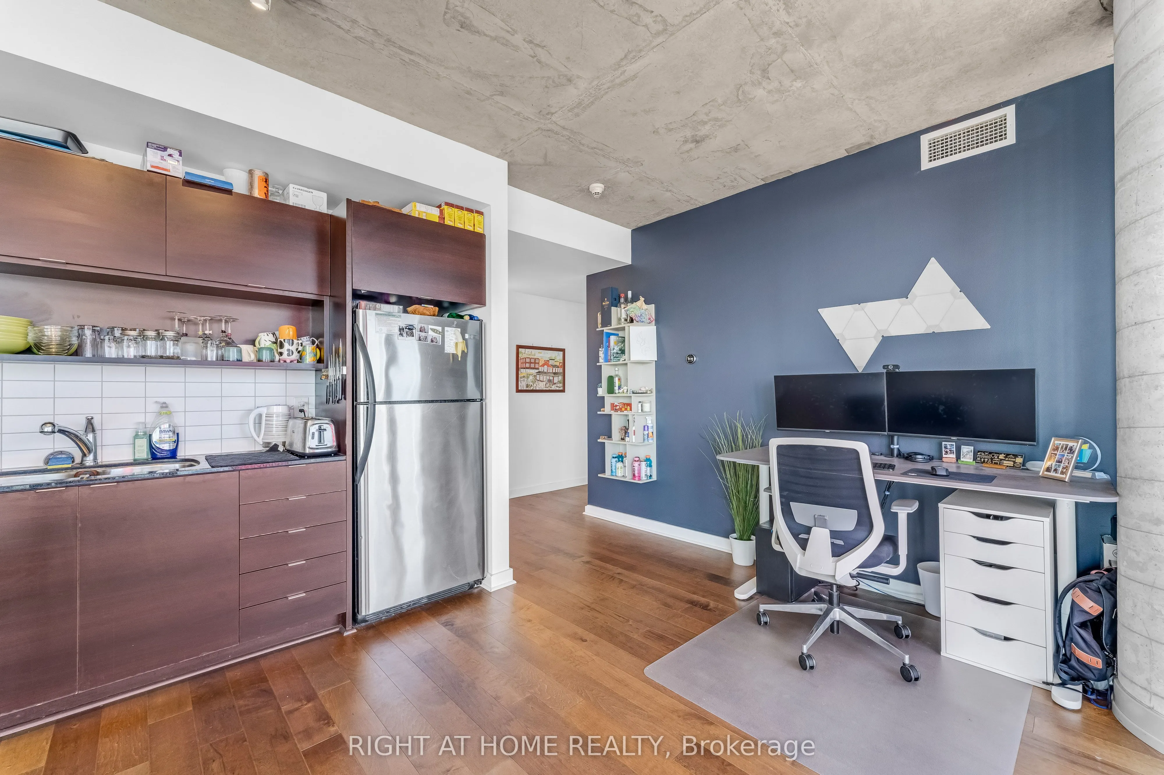 324 Laurier Avenue W, #2010