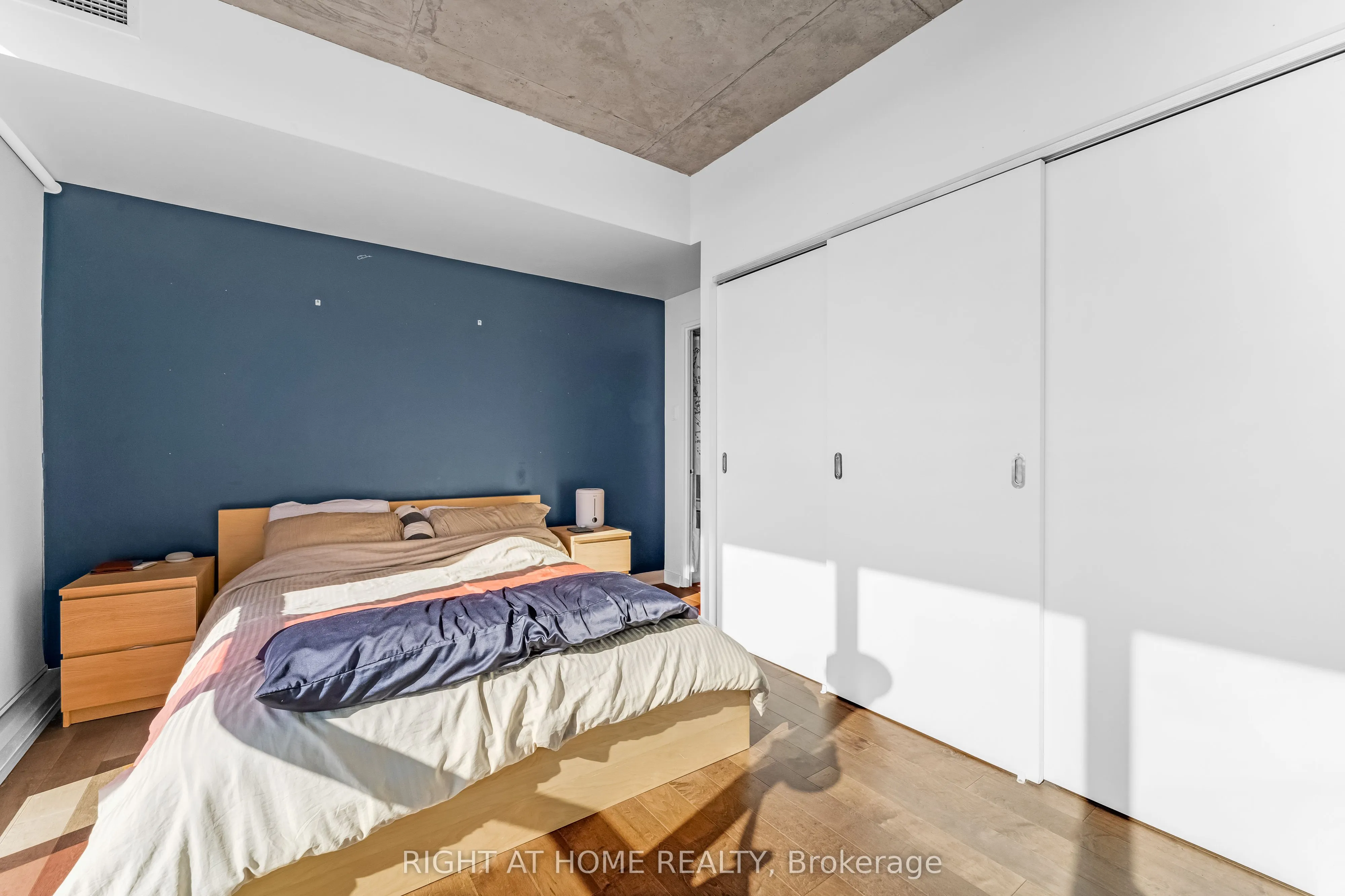 324 Laurier Avenue W, #2010