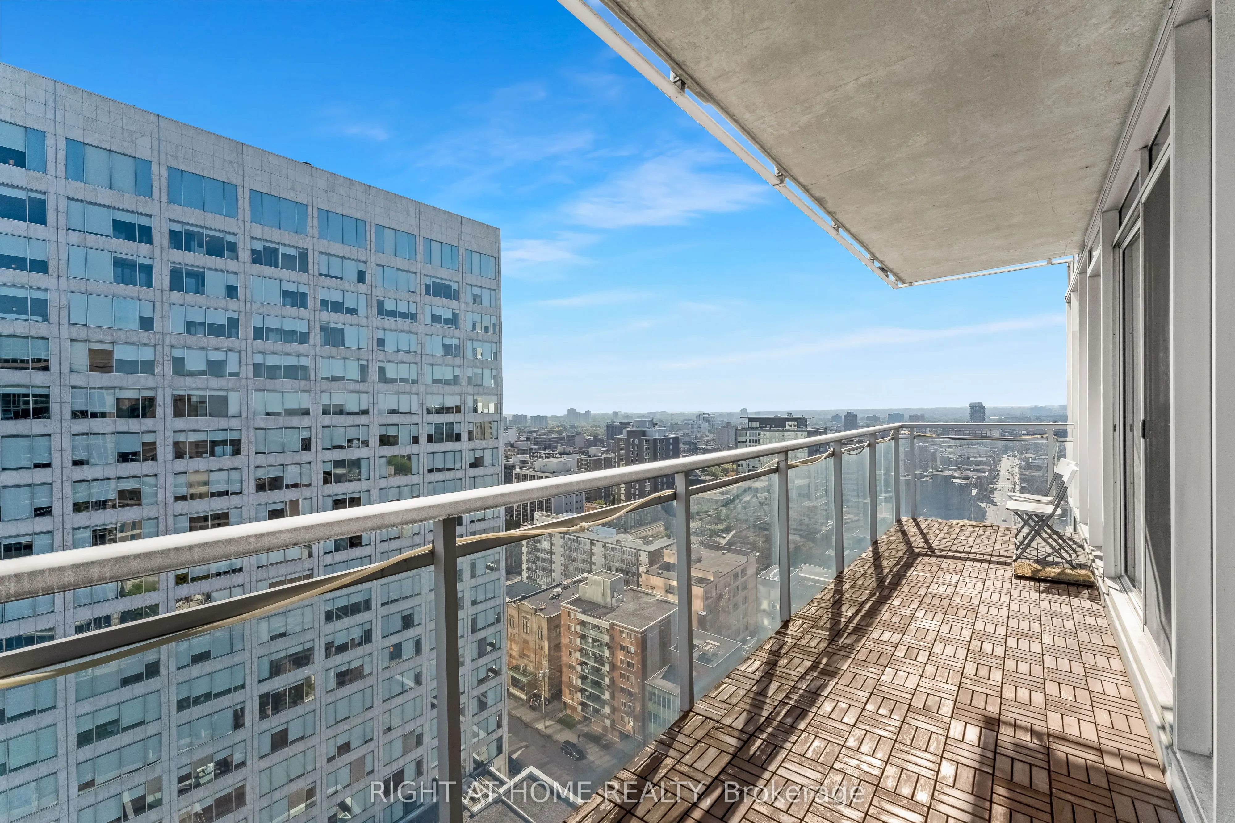 324 Laurier Avenue W, #2010