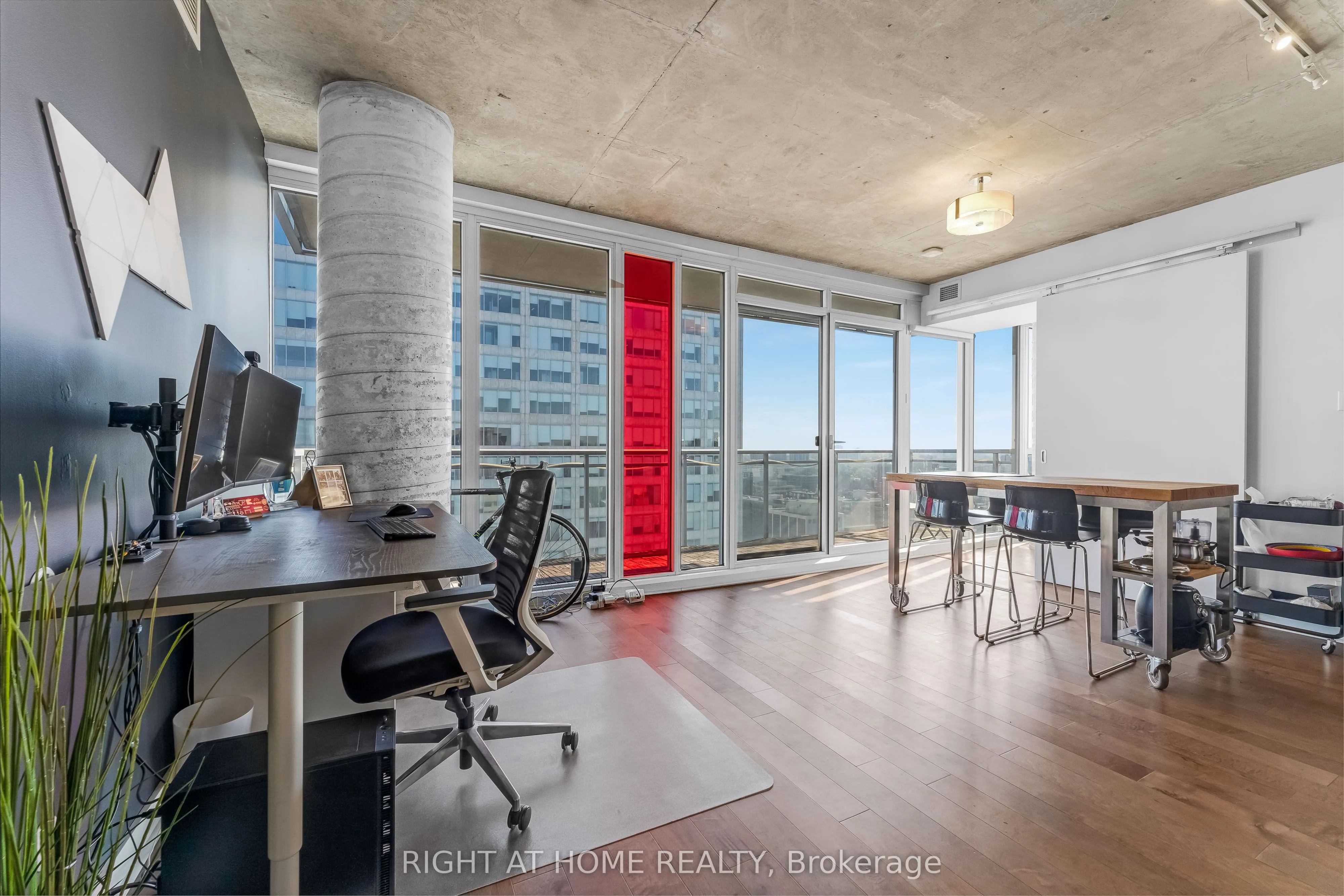 324 Laurier Avenue W, #2010