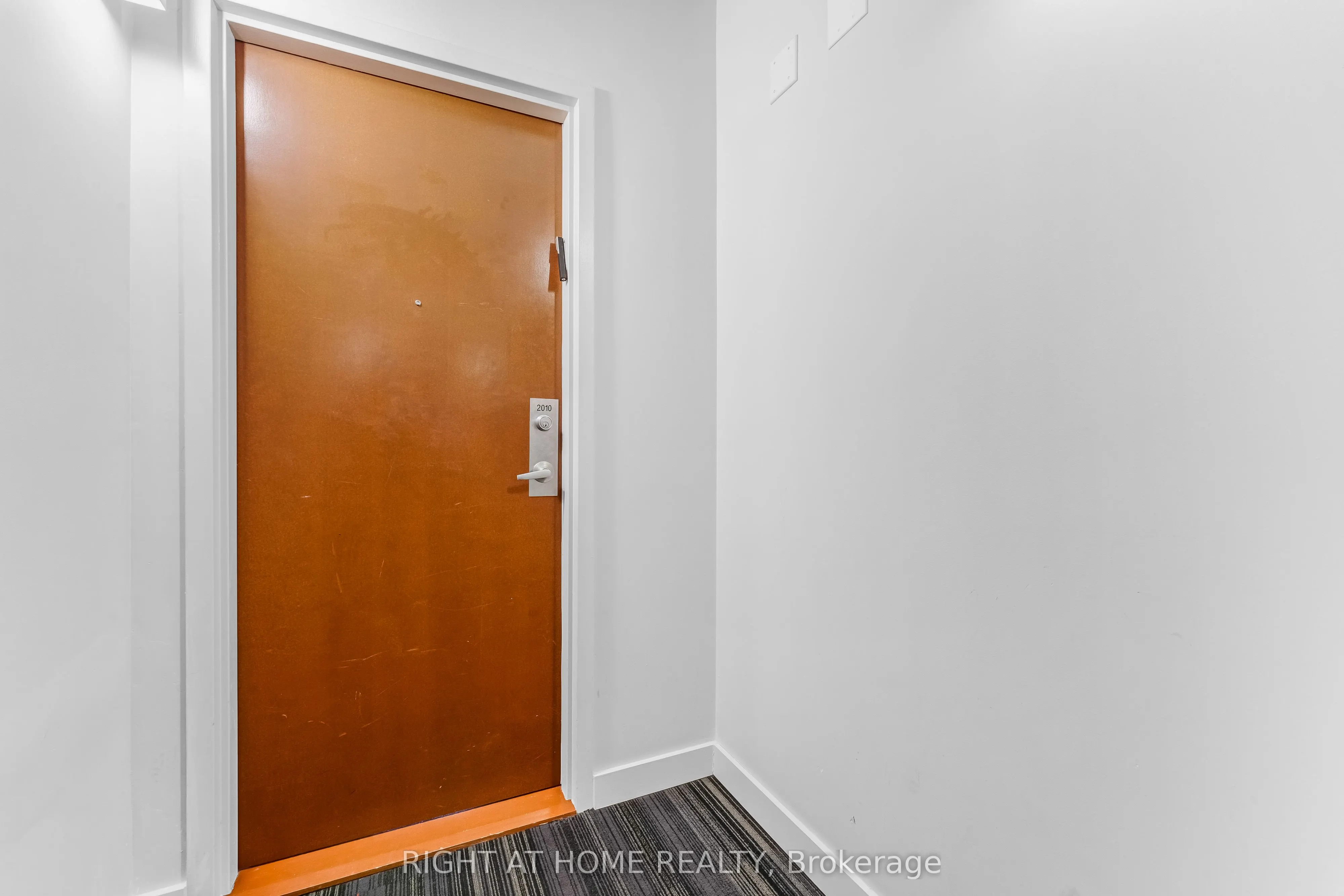 324 Laurier Avenue W, #2010