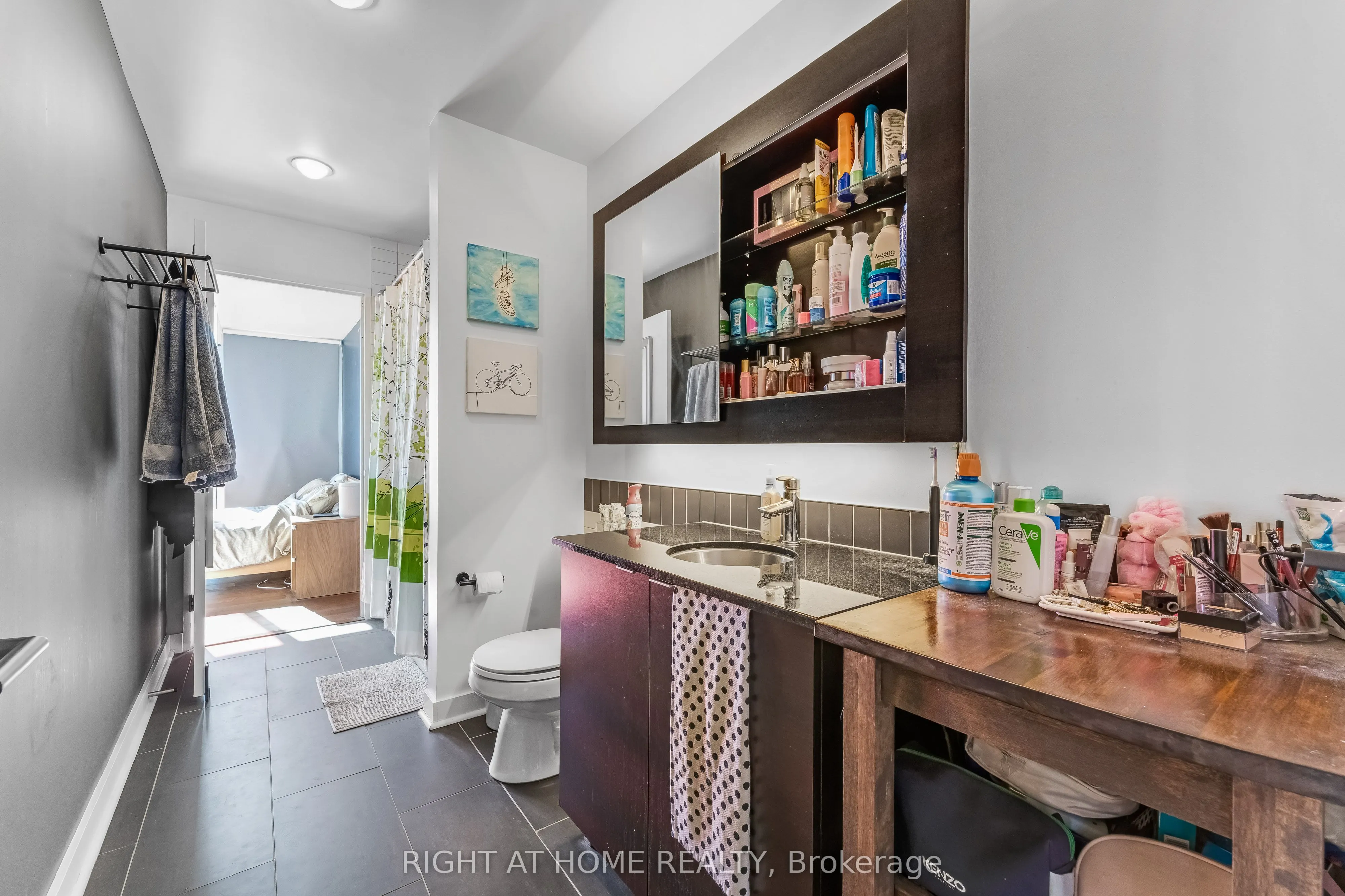 324 Laurier Avenue W, #2010