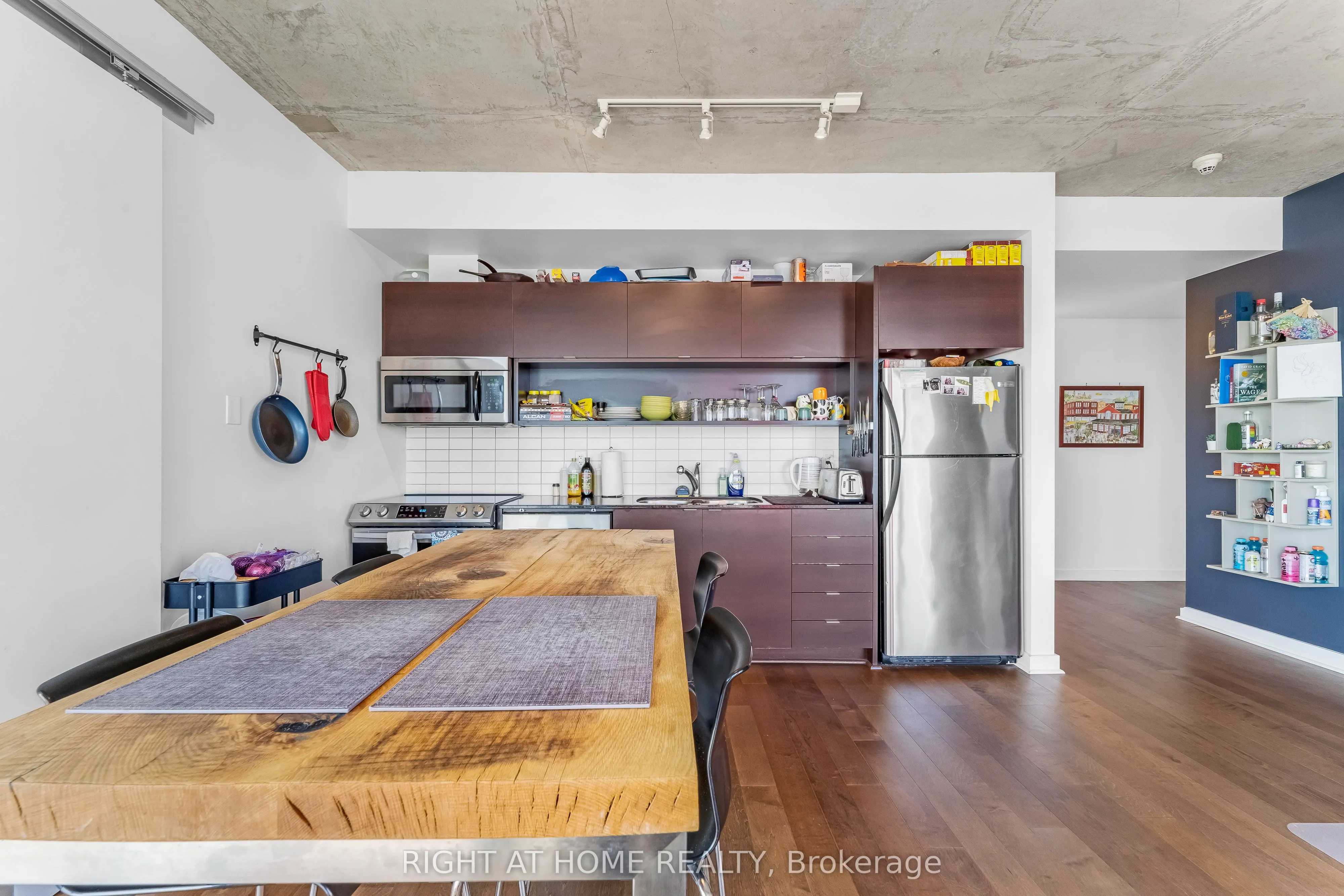 324 Laurier Avenue W, #2010