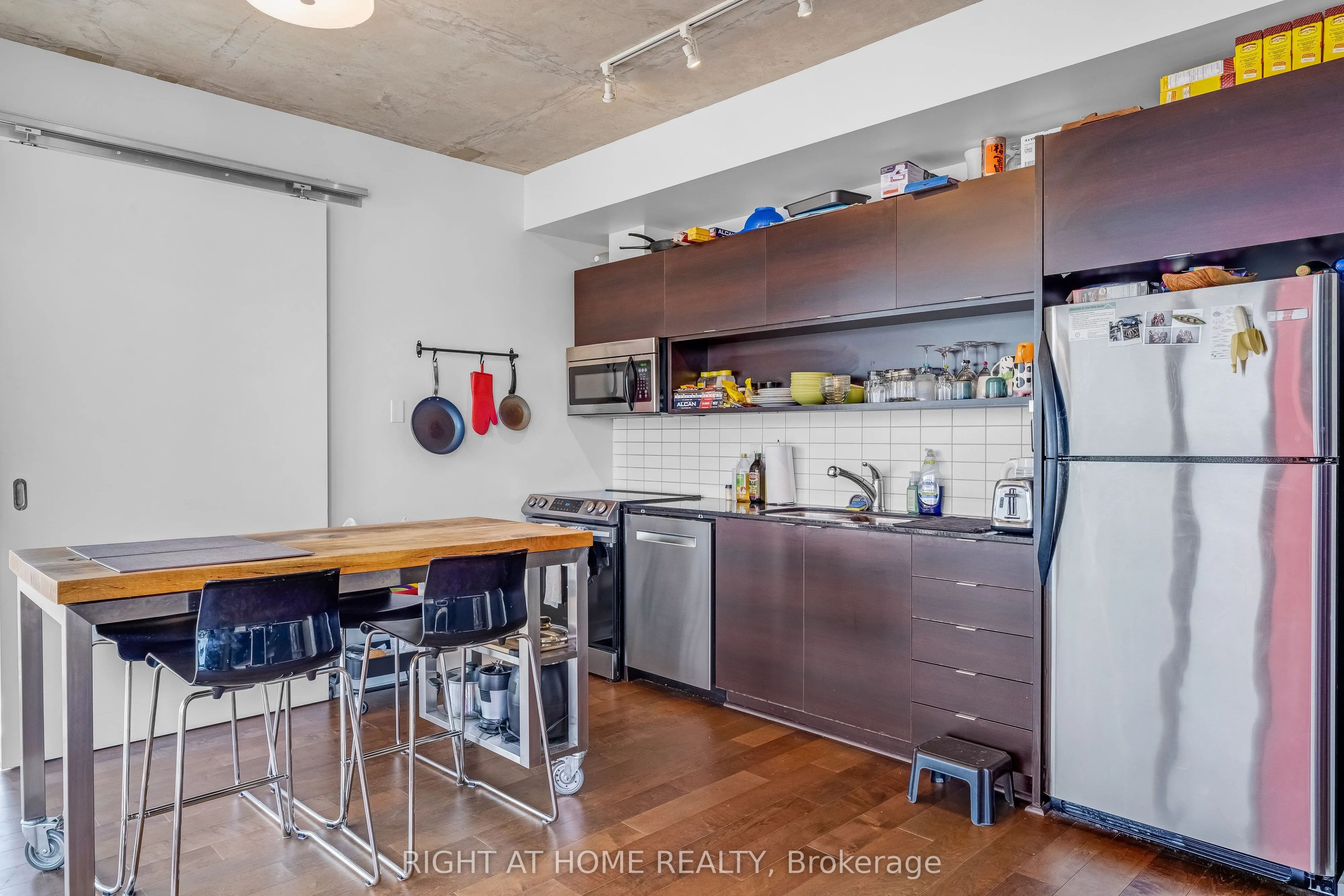 324 Laurier Avenue W, #2010