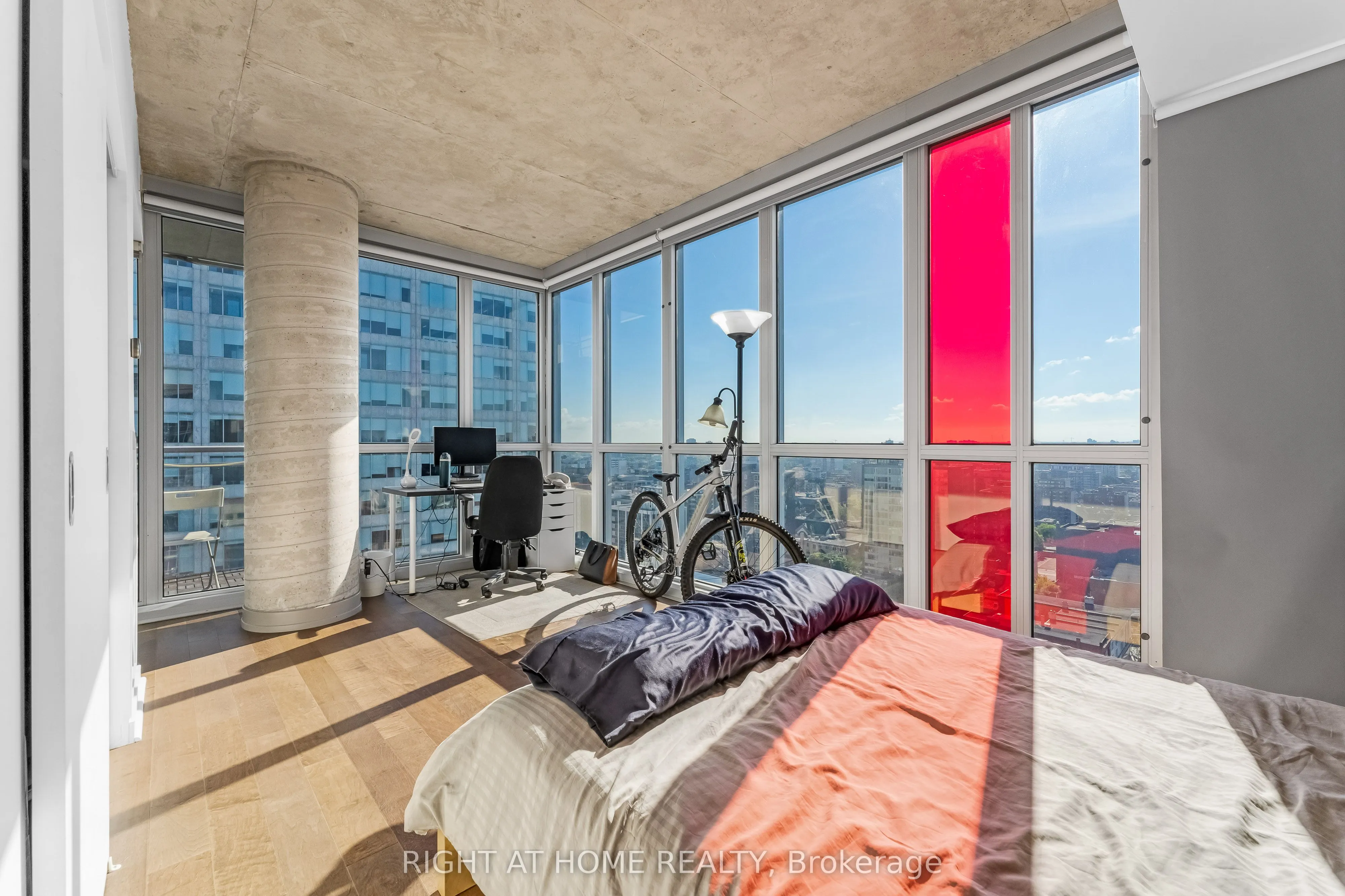 324 Laurier Avenue W, #2010