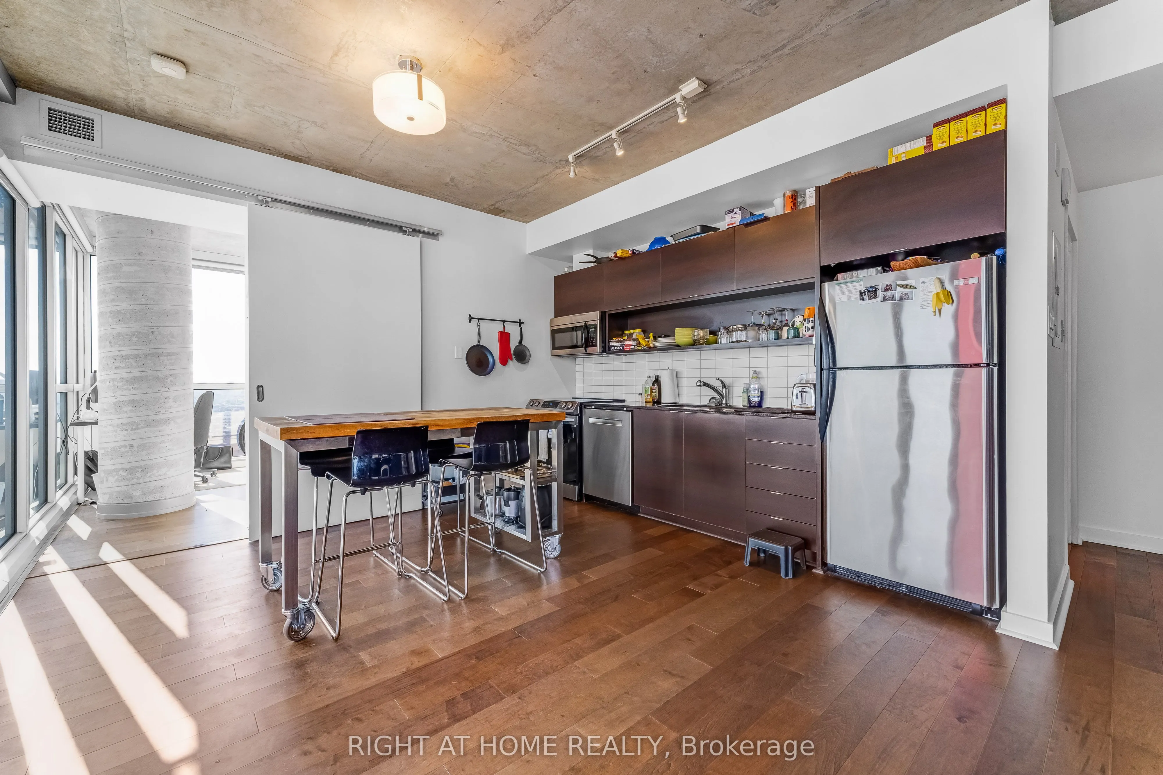 324 Laurier Avenue W, #2010