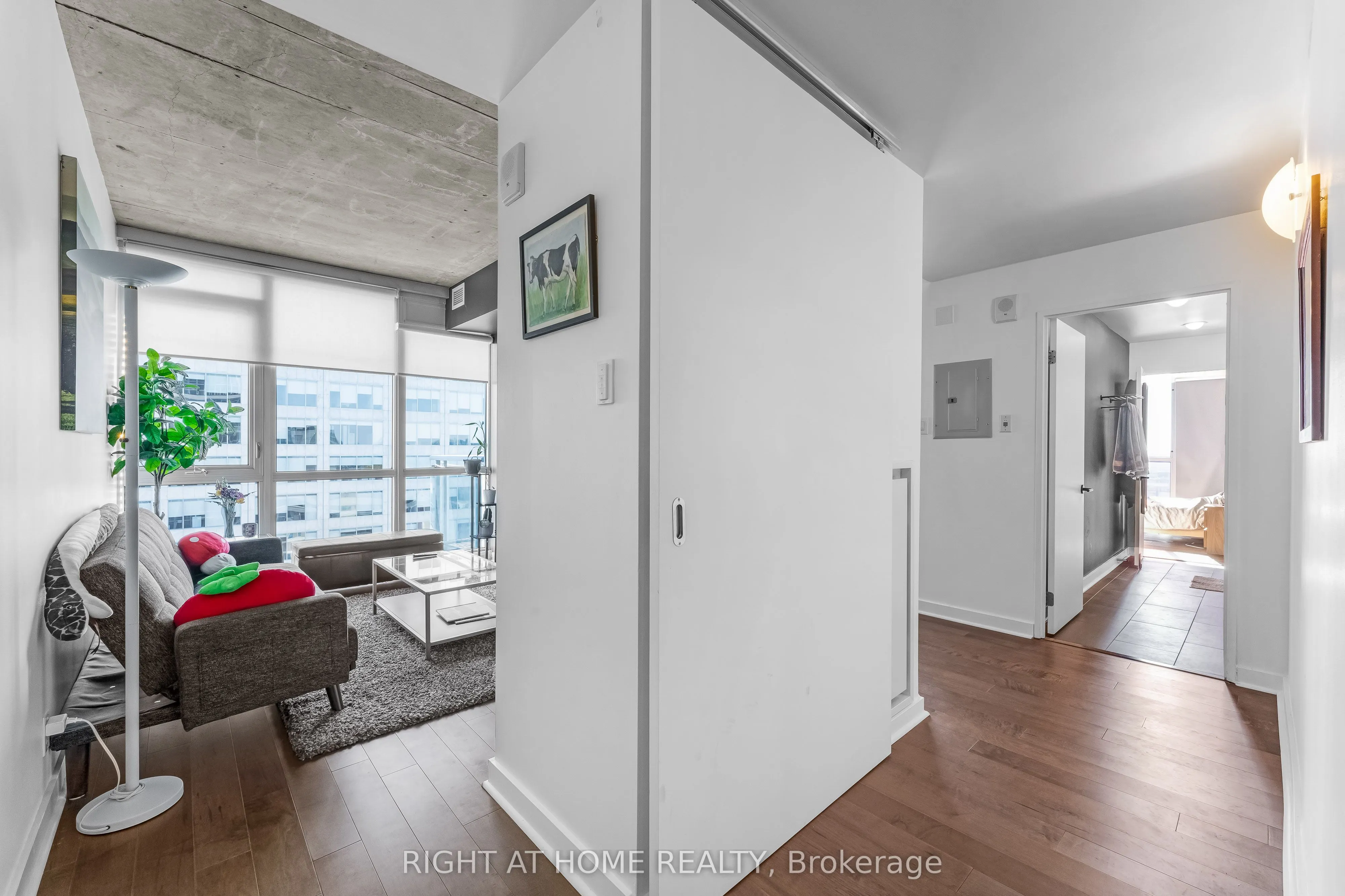 324 Laurier Avenue W, #2010