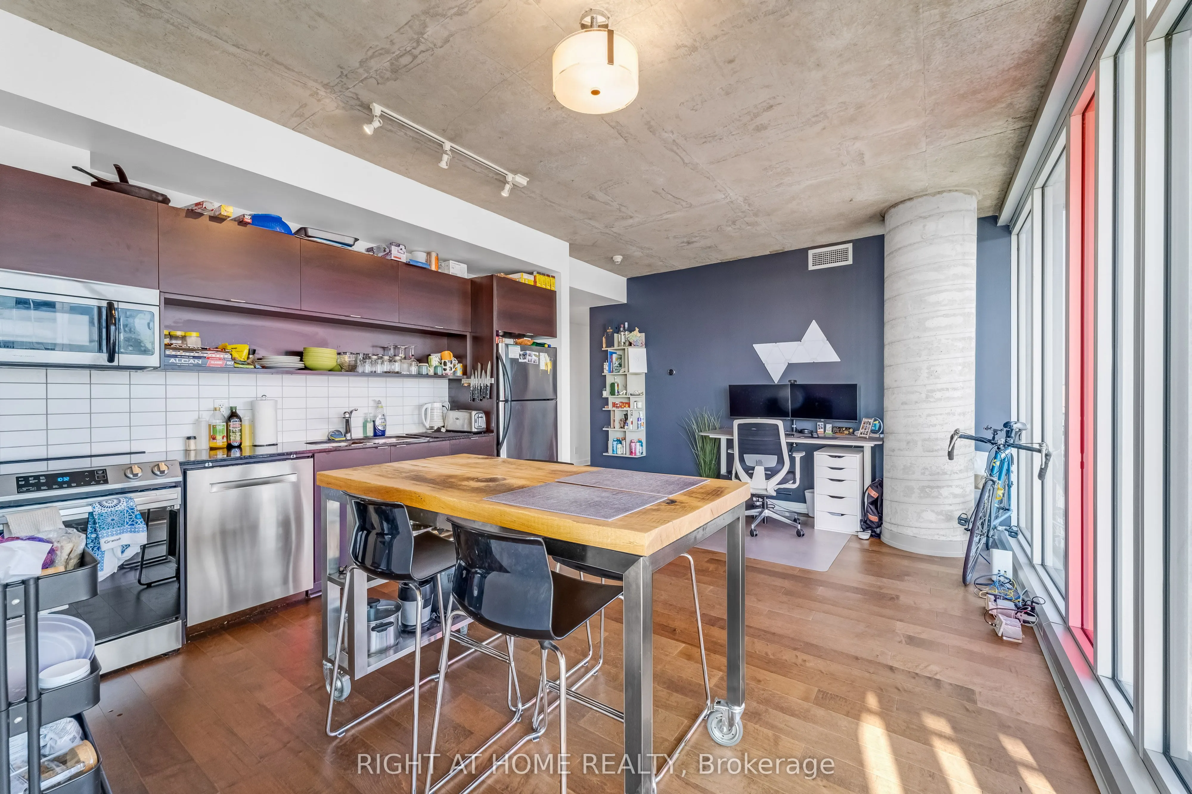 324 Laurier Avenue W, #2010