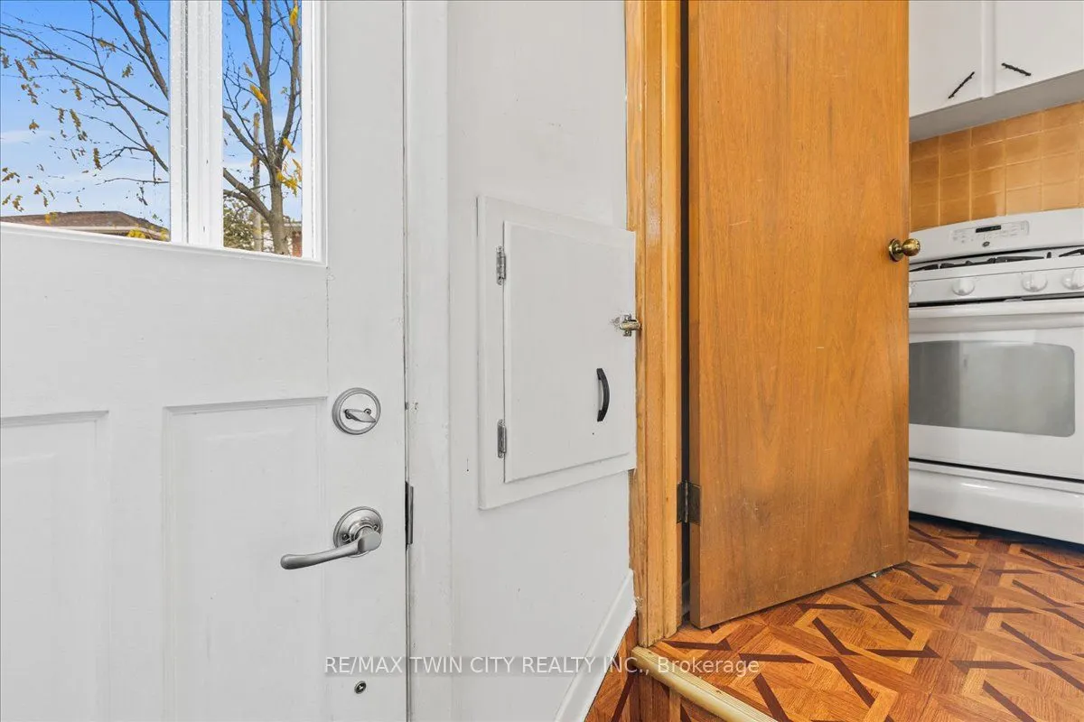 943 Winterhalt Avenue