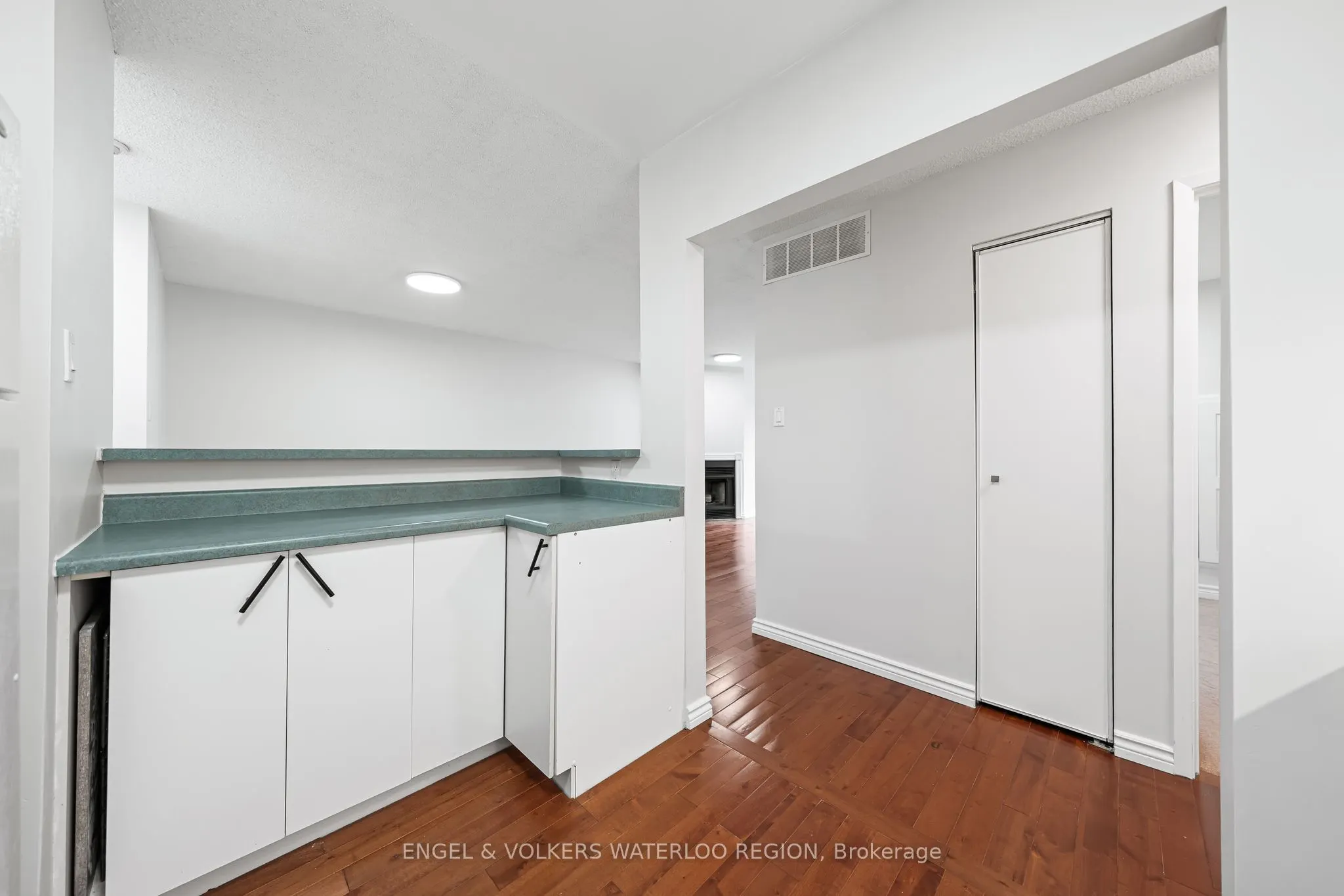 15 Hofstetter Avenue, #406