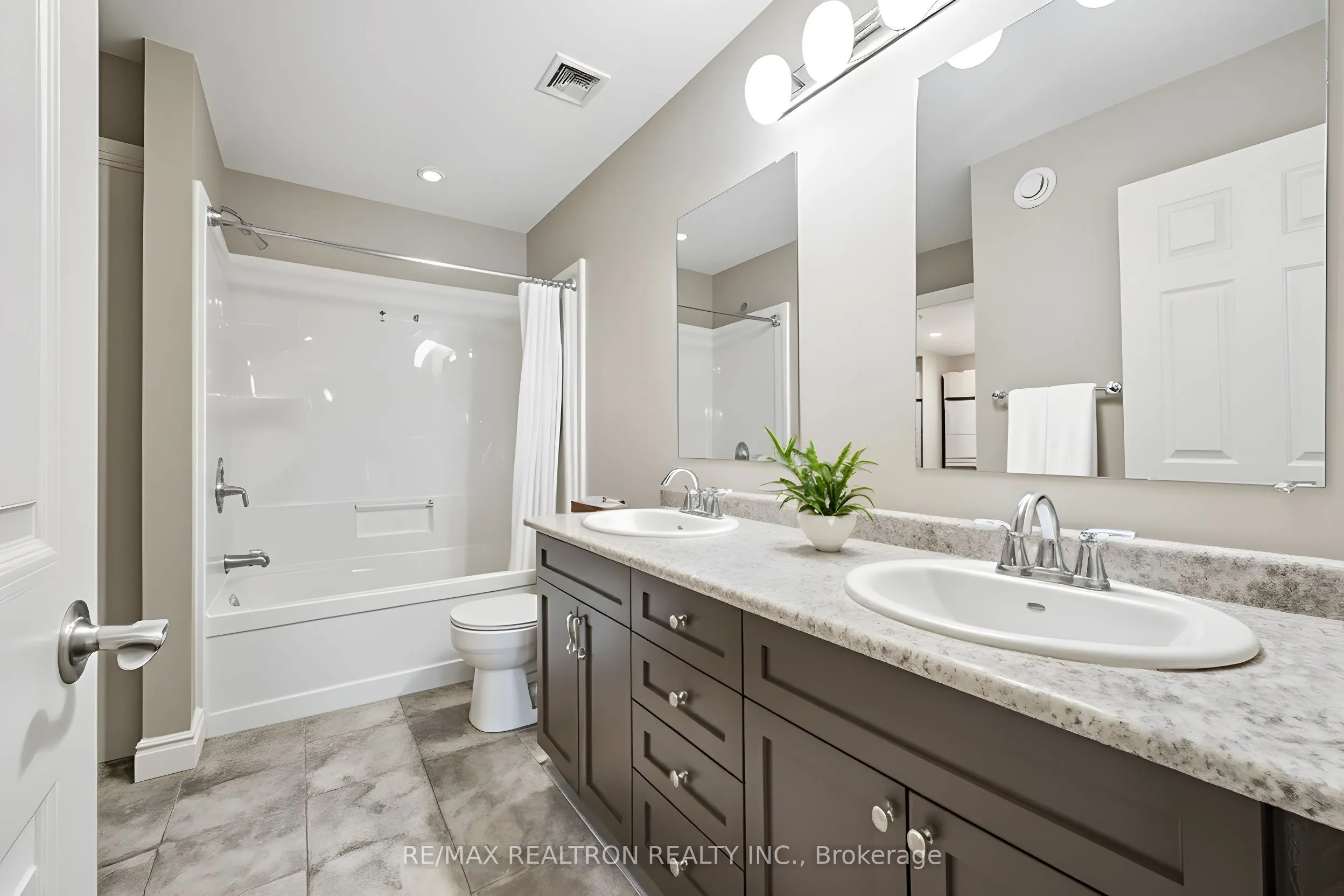 1 Chamberlain Avenue, #8