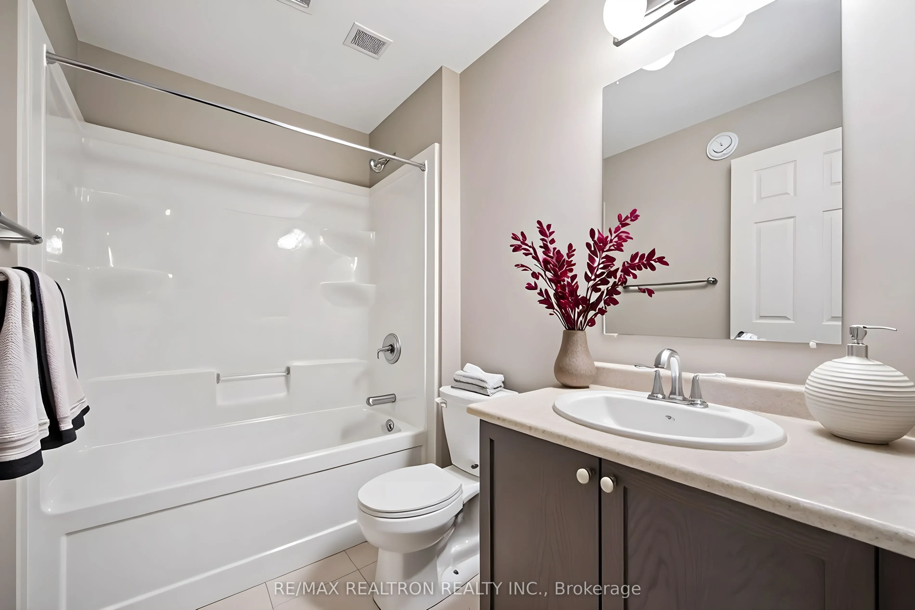 1 Chamberlain Avenue, #8