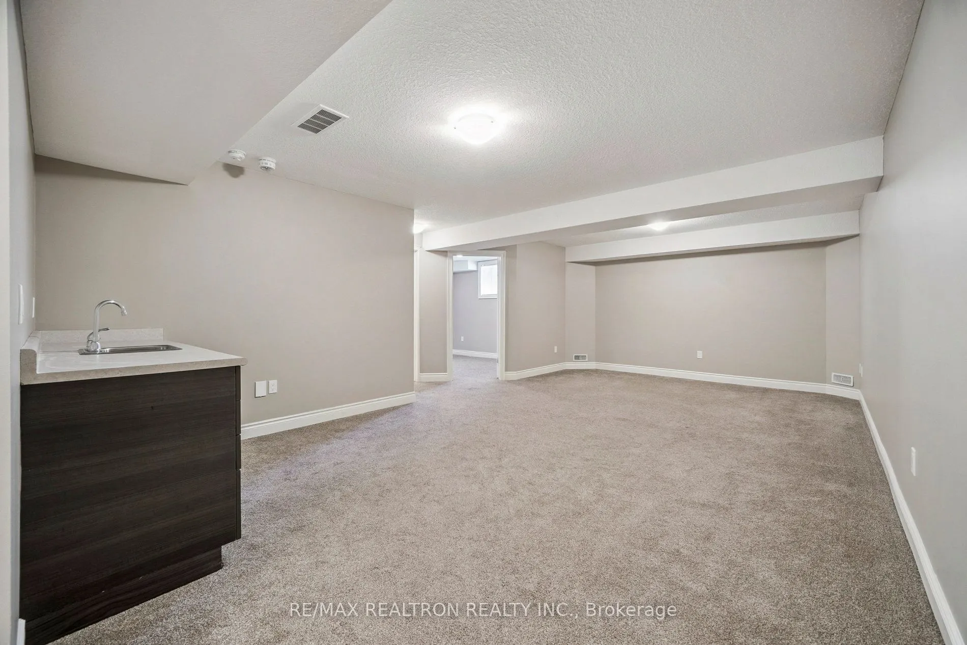 1 Chamberlain Avenue, #8