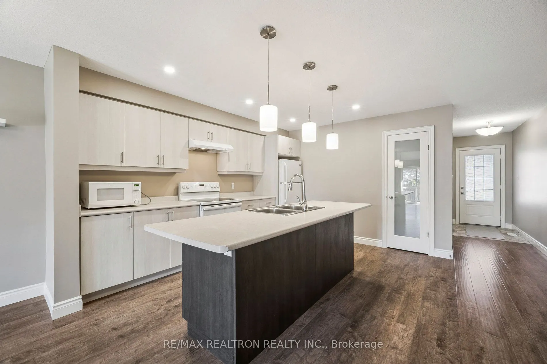 1 Chamberlain Avenue, #8
