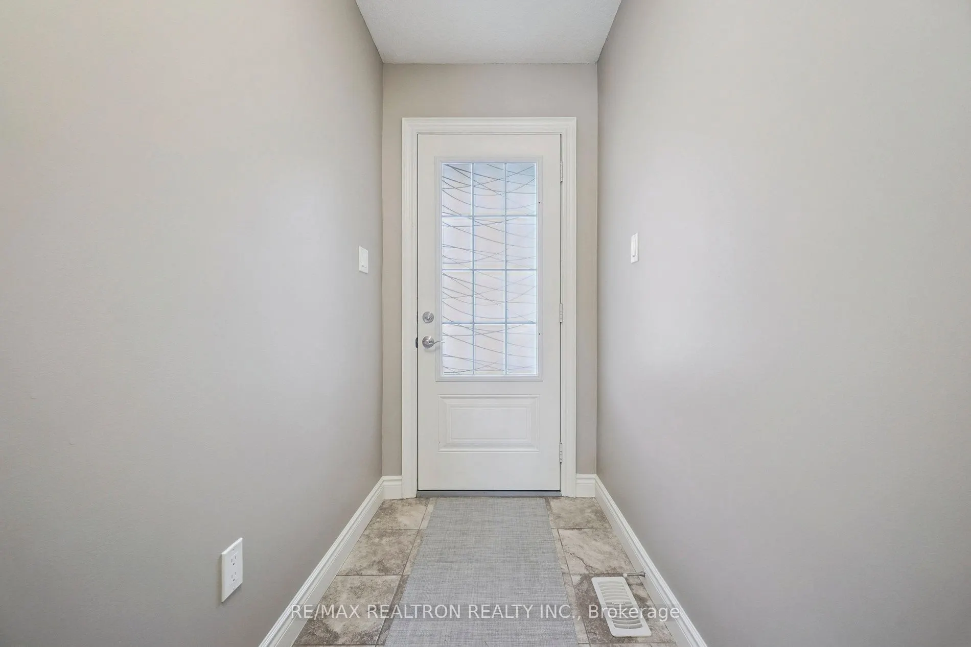 1 Chamberlain Avenue, #8