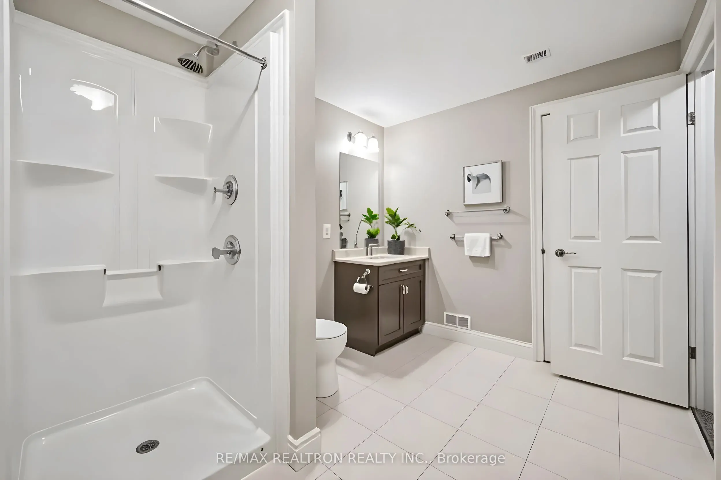 1 Chamberlain Avenue, #8